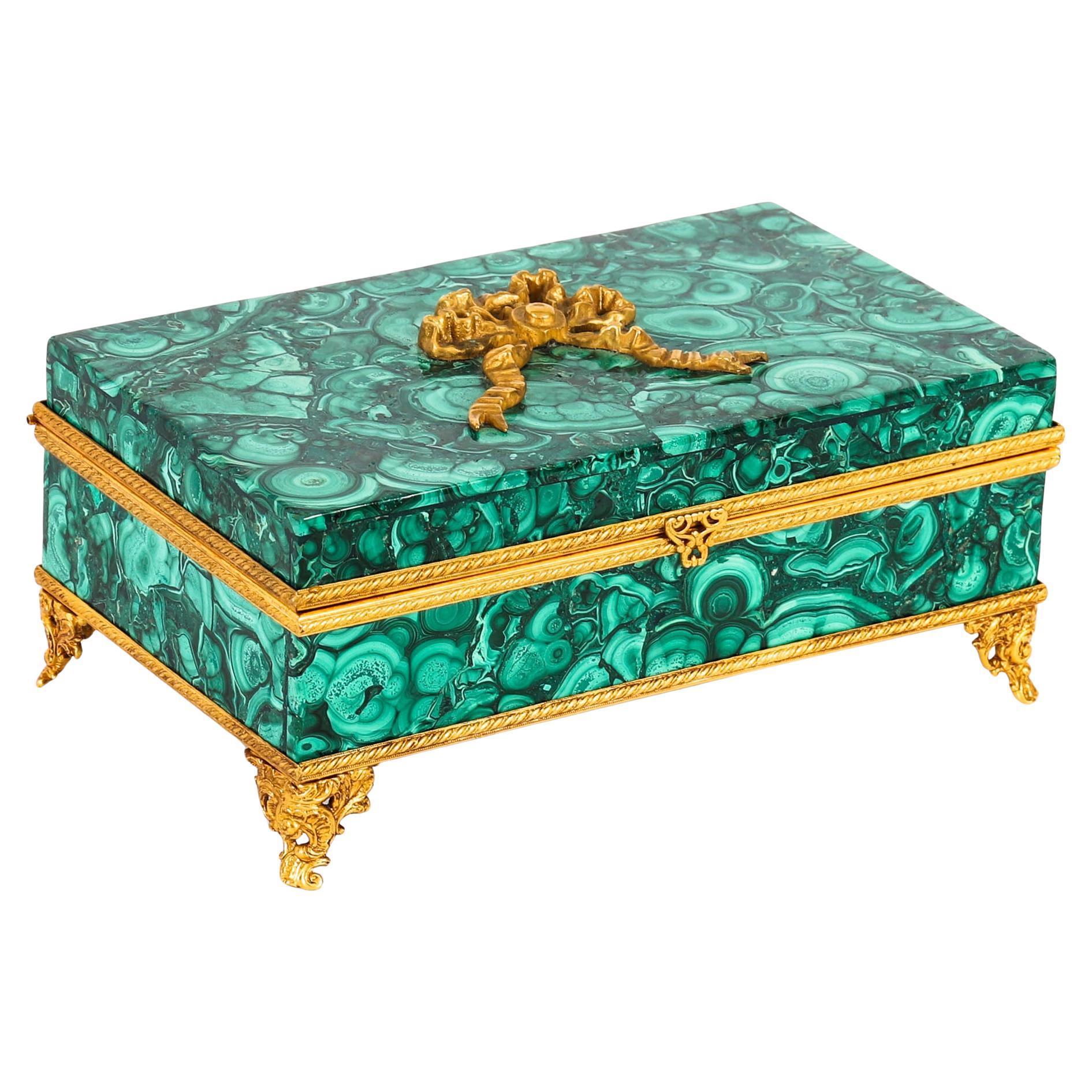 Ancien coffret italien à couvercle en malachite monté en bronze doré 20ème siècle