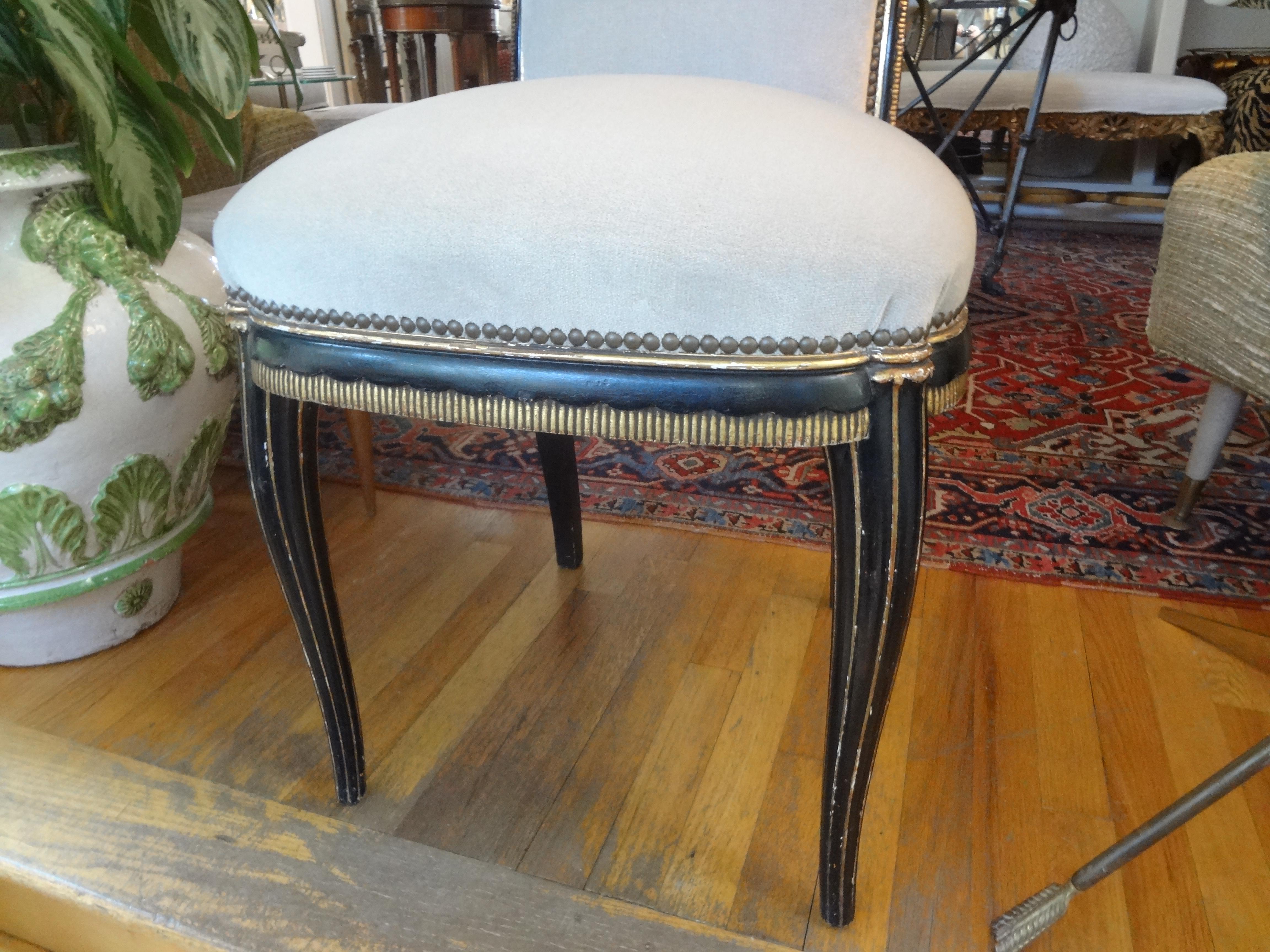 Antique Italian Painted and Parcel-Gilt Slipper Chair In Good Condition In Houston, TX