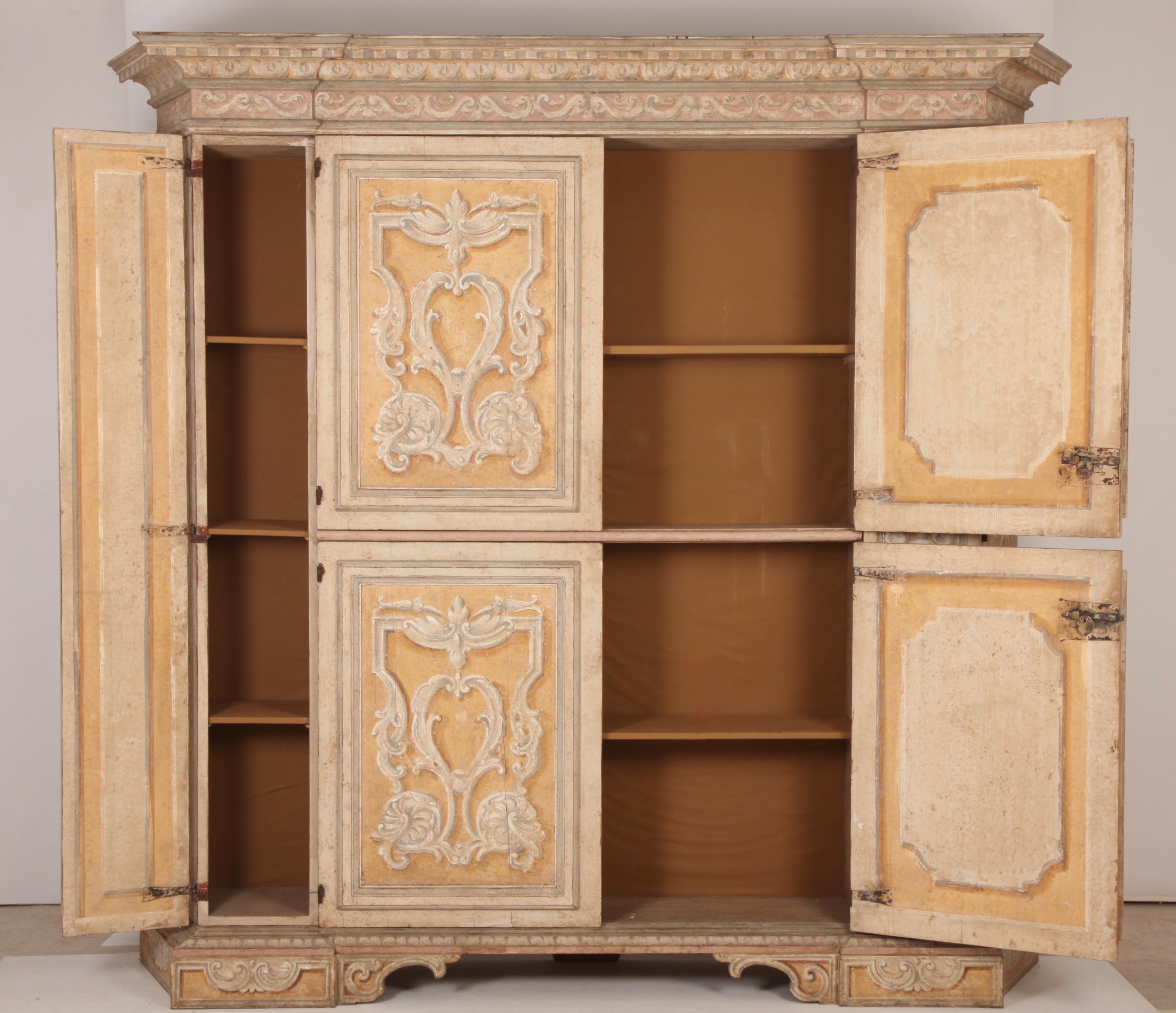 Antique Italian Painted Cabinet from Tuscany In Good Condition In London, Park Royal