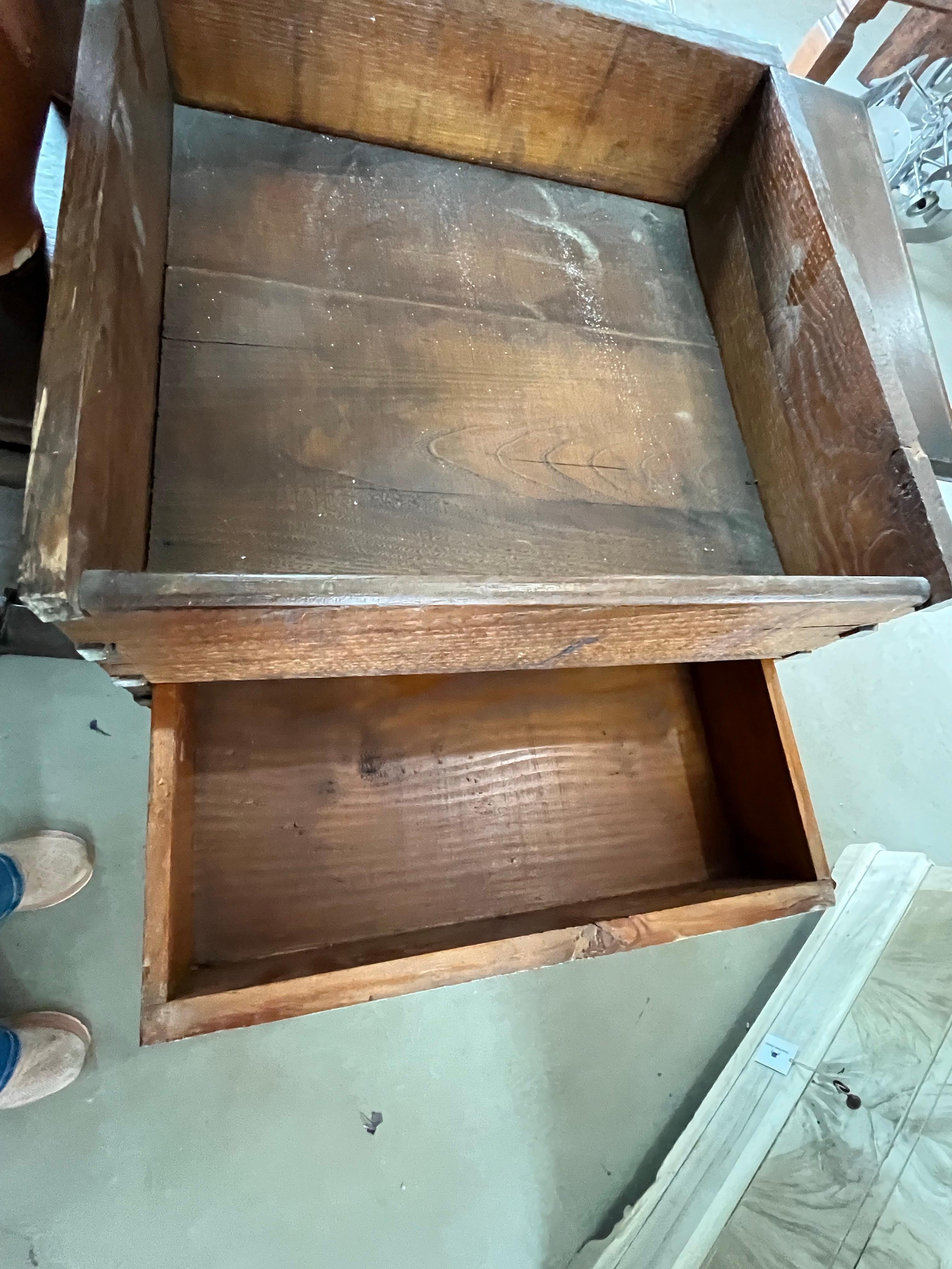Ancienne armoire italienne en chêne peint / Apothicaire / Armoire de cuisine en vente 3