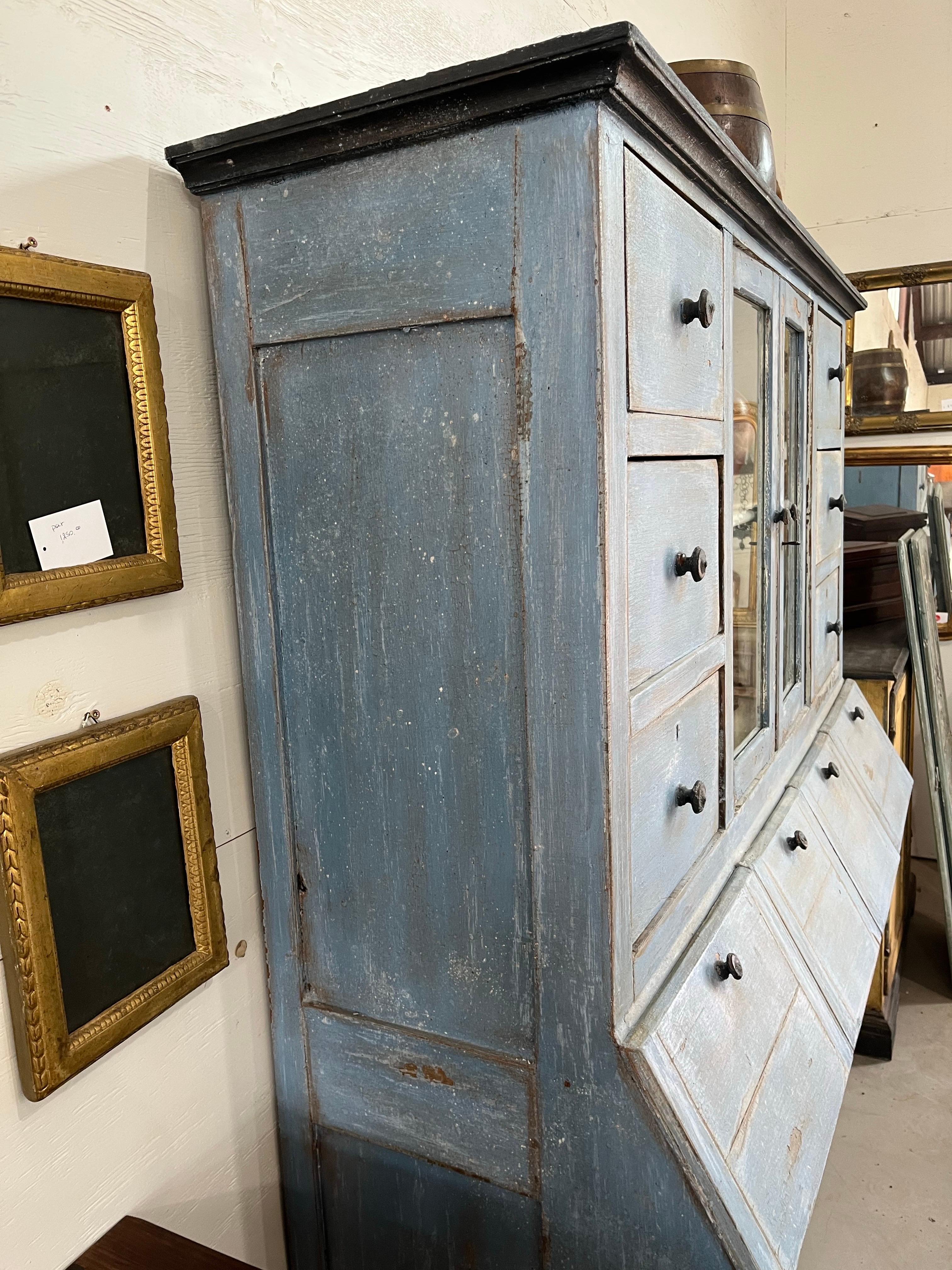 Ancienne armoire italienne en chêne peint / Apothicaire / Armoire de cuisine en vente 6