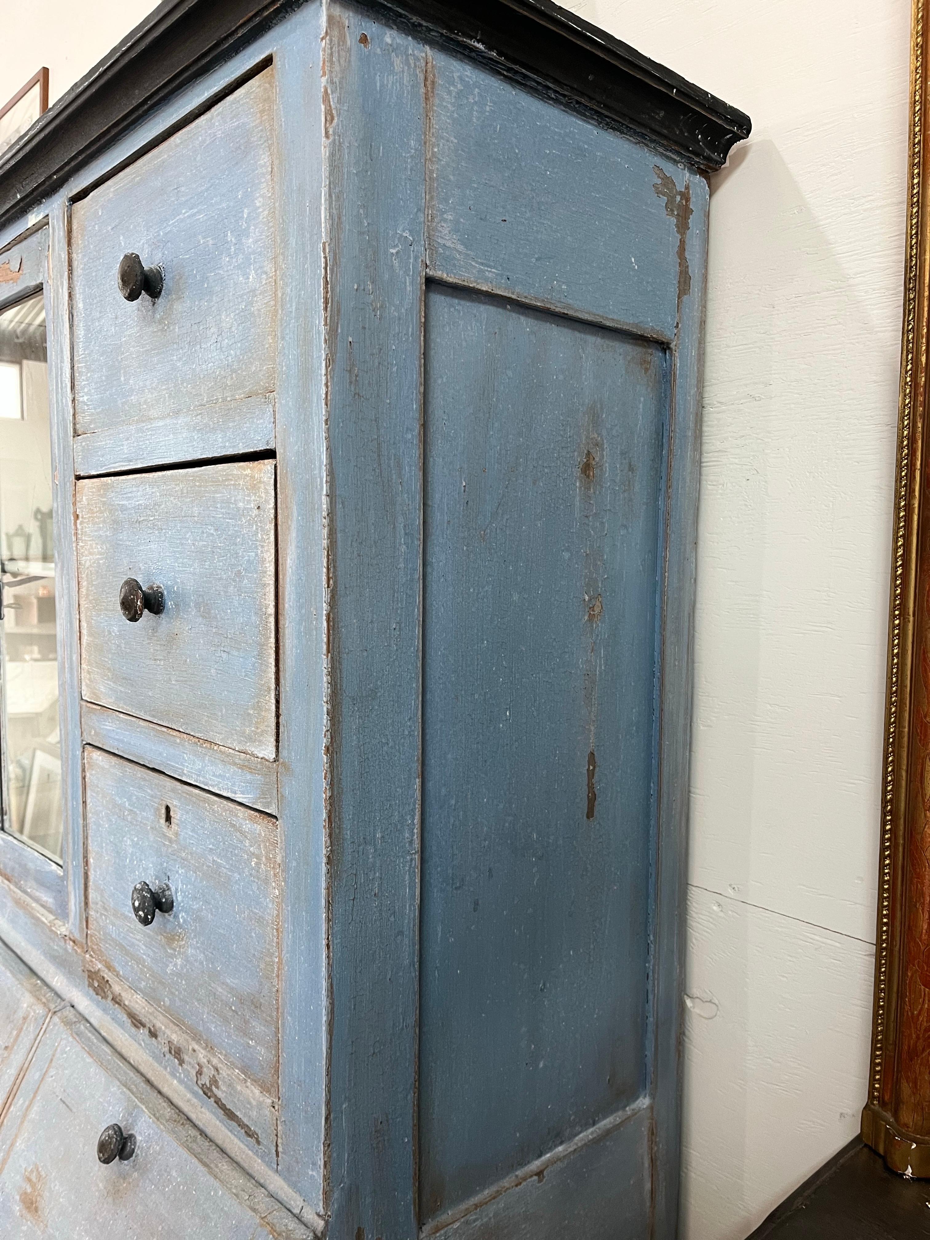 XIXe siècle Ancienne armoire italienne en chêne peint / Apothicaire / Armoire de cuisine en vente