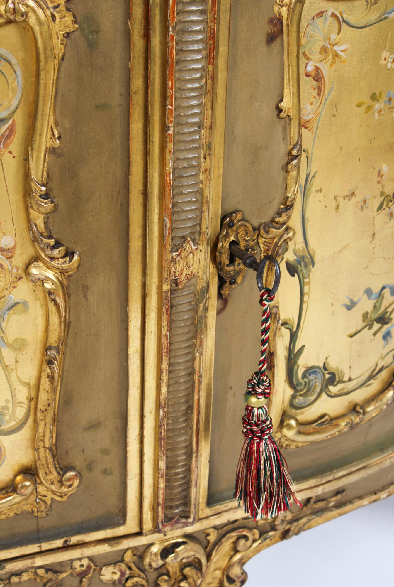 Antike italienische bemalte, teilweise vergoldete Serpentinenschrank-Kommode, 19. Jahrhundert im Angebot 2
