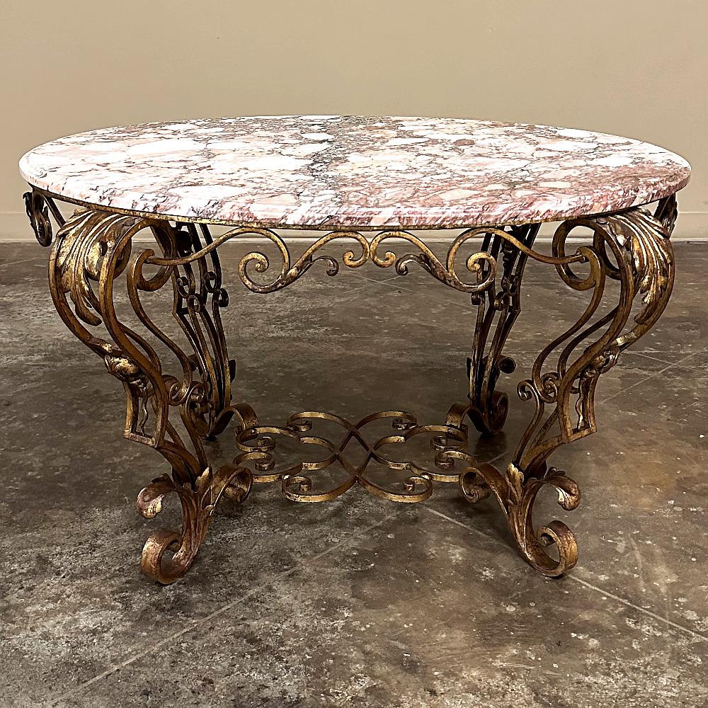 Ancienne table basse italienne en fer forgé peint avec plateau en marbre Bon état - En vente à Dallas, TX