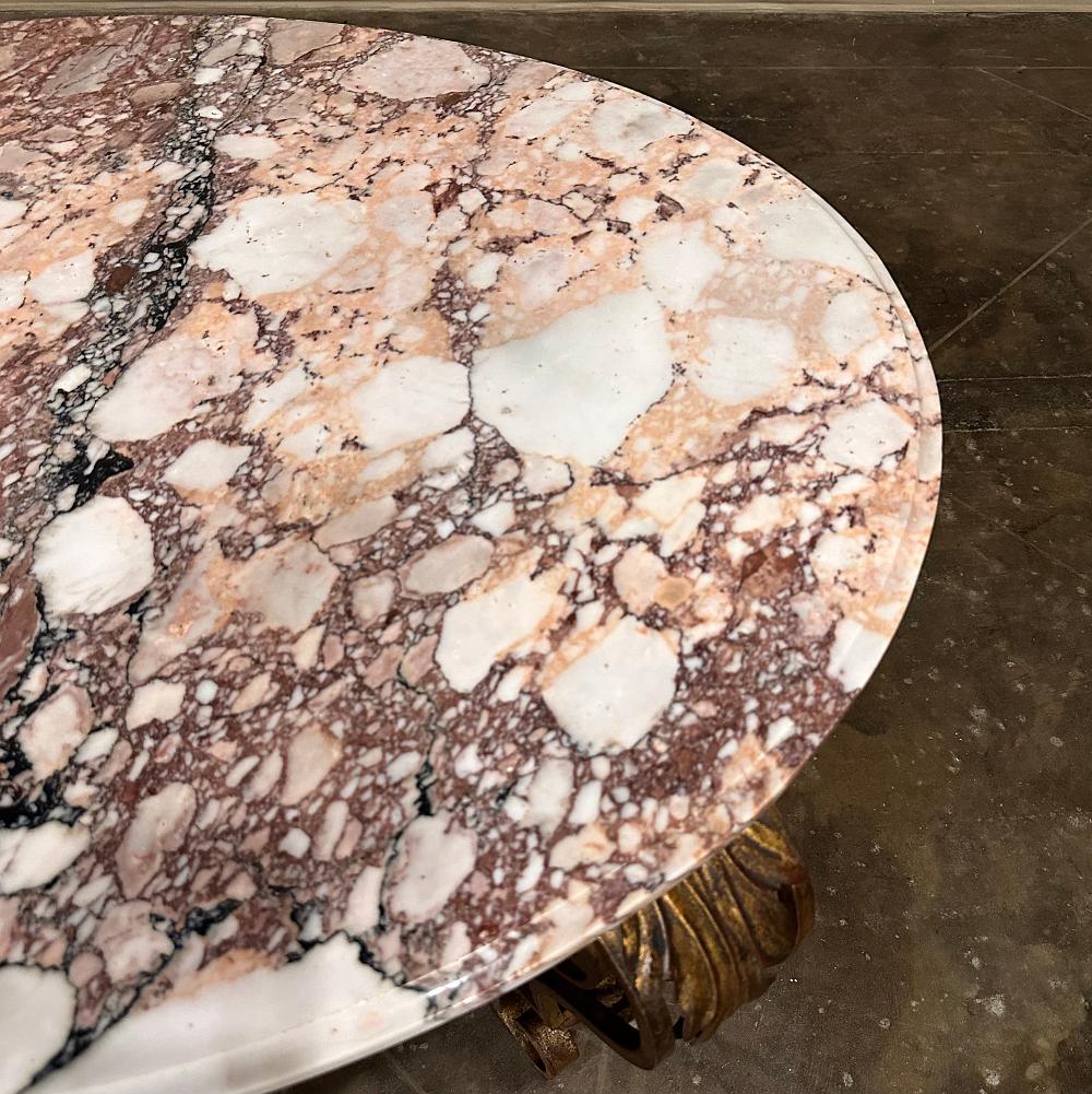 Ancienne table basse italienne en fer forgé peint avec plateau en marbre en vente 1