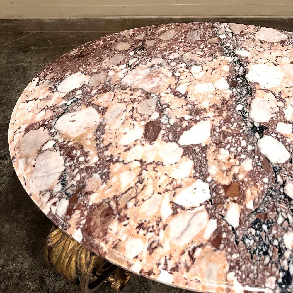 Ancienne table basse italienne en fer forgé peint avec plateau en marbre en vente 2
