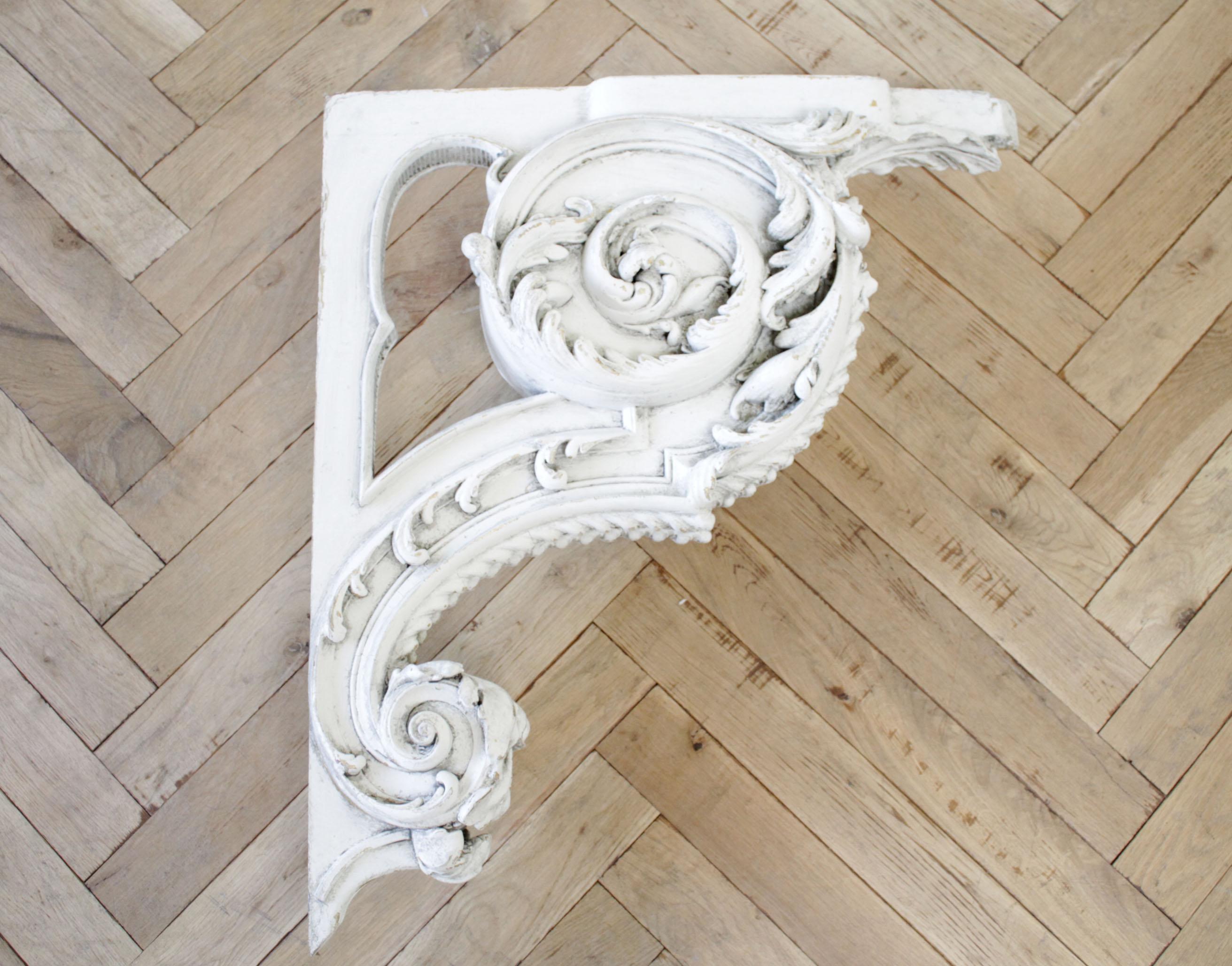 Antique Italian pair of carved architectural corbels
Wood, with gesso painted in an antique oyster white finish.
Measures: 8