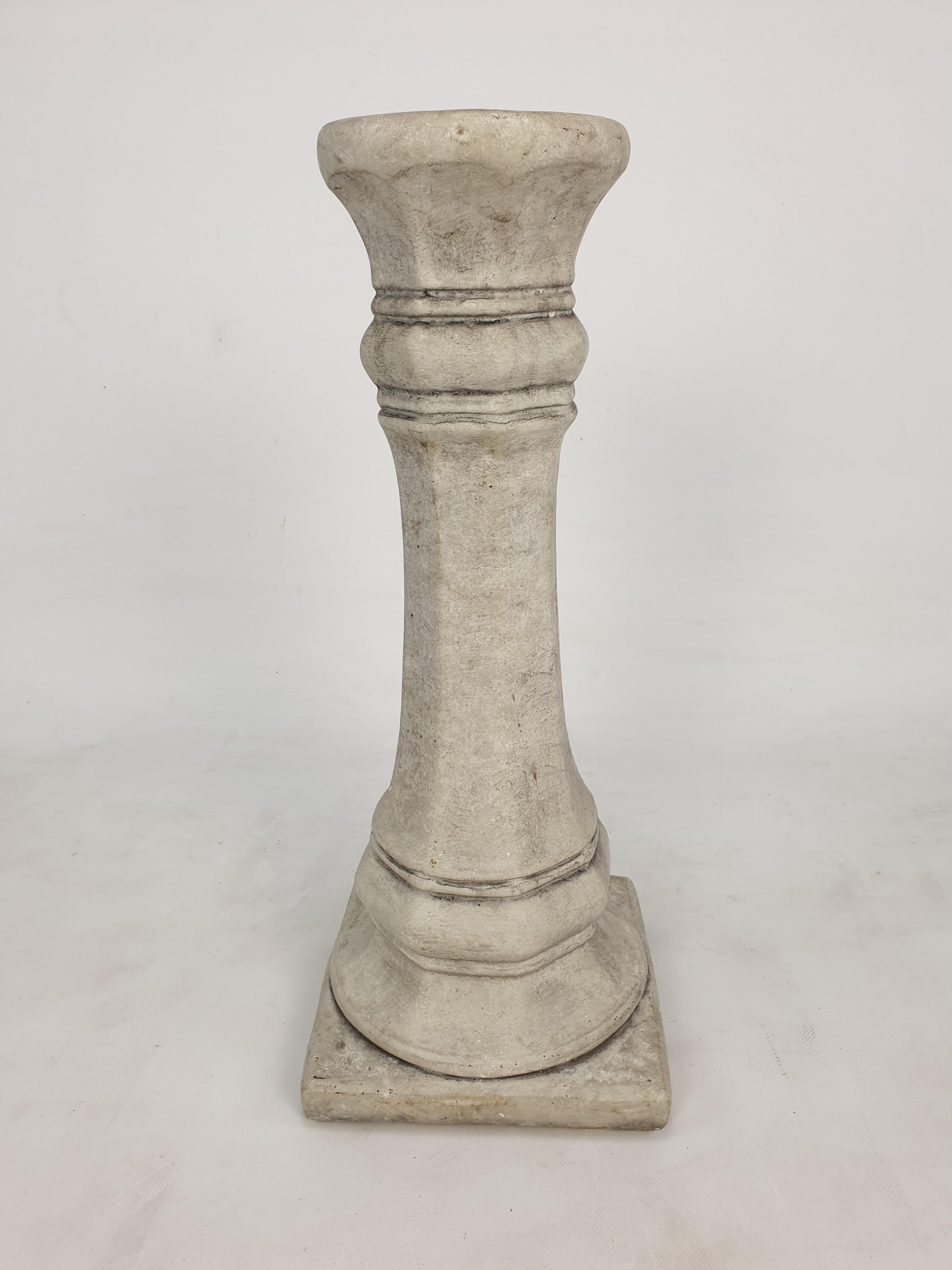 Very nice Italian pedestal, fabricated in the 19th Century.

It is handcrafted out of stone.

It has traces of use, see the pictures. 

We work with professional packers and shippers, we can ship worldwide in 5 to 10 days.