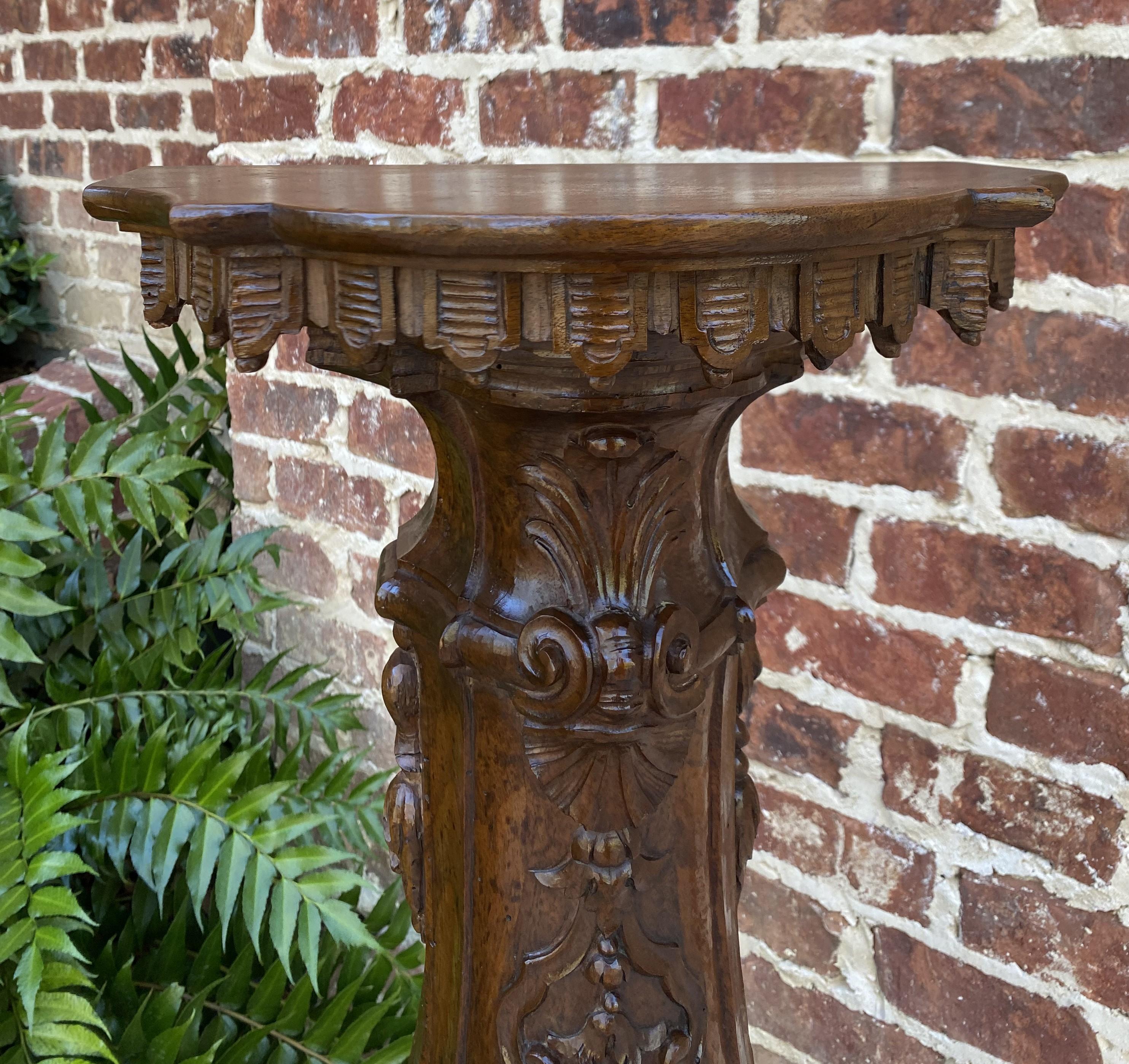 Baroque Revival Antique Italian Pedestal Plant Stand Display Table Walnut Baroque Book Rest For Sale