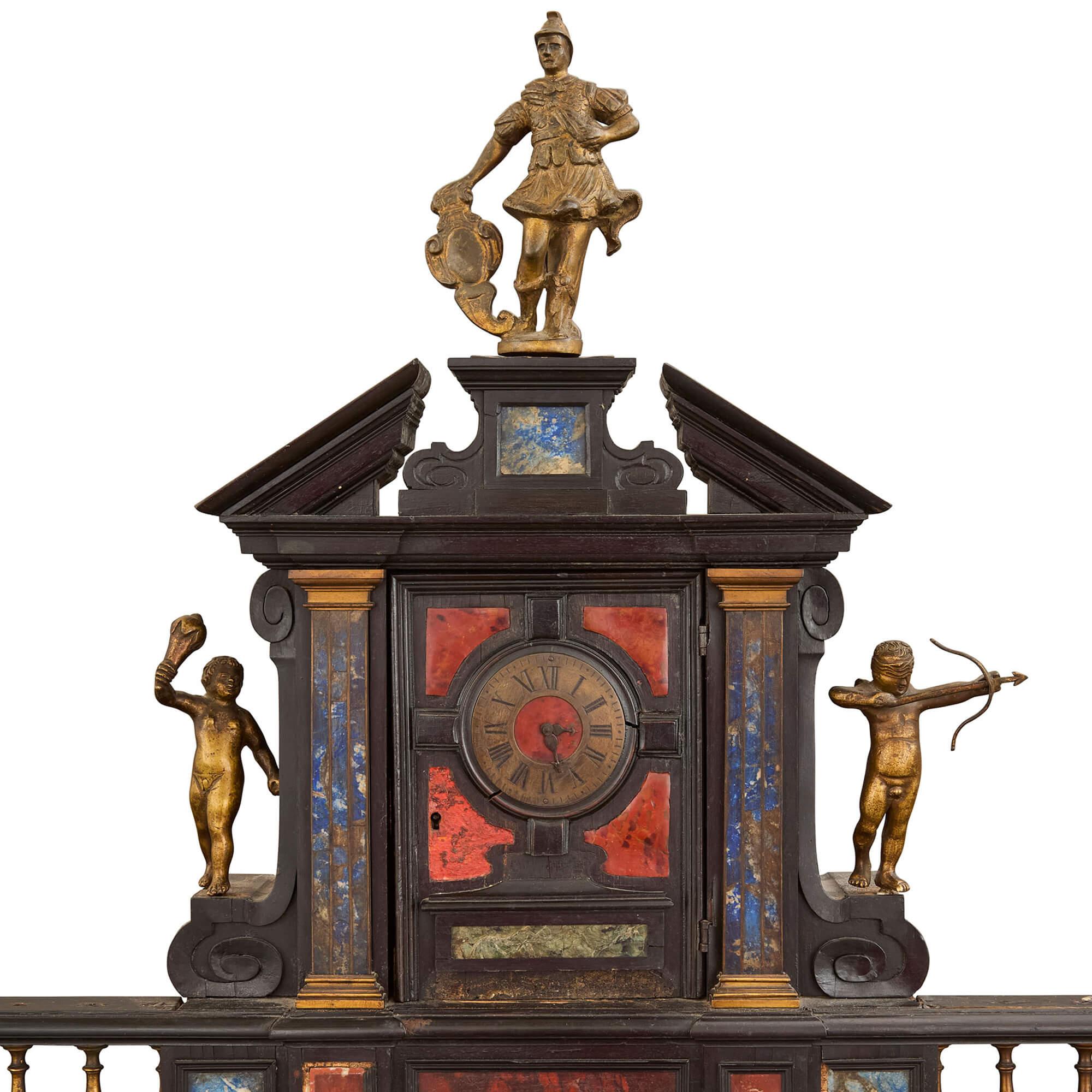 Antiguo Armario Italiano de Pietra Dura de Madera Ormolu sobre Pie Renacimiento en venta