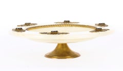 Piatto da portata italiano in pietra dura, ottone e alabastro, XIX secolo