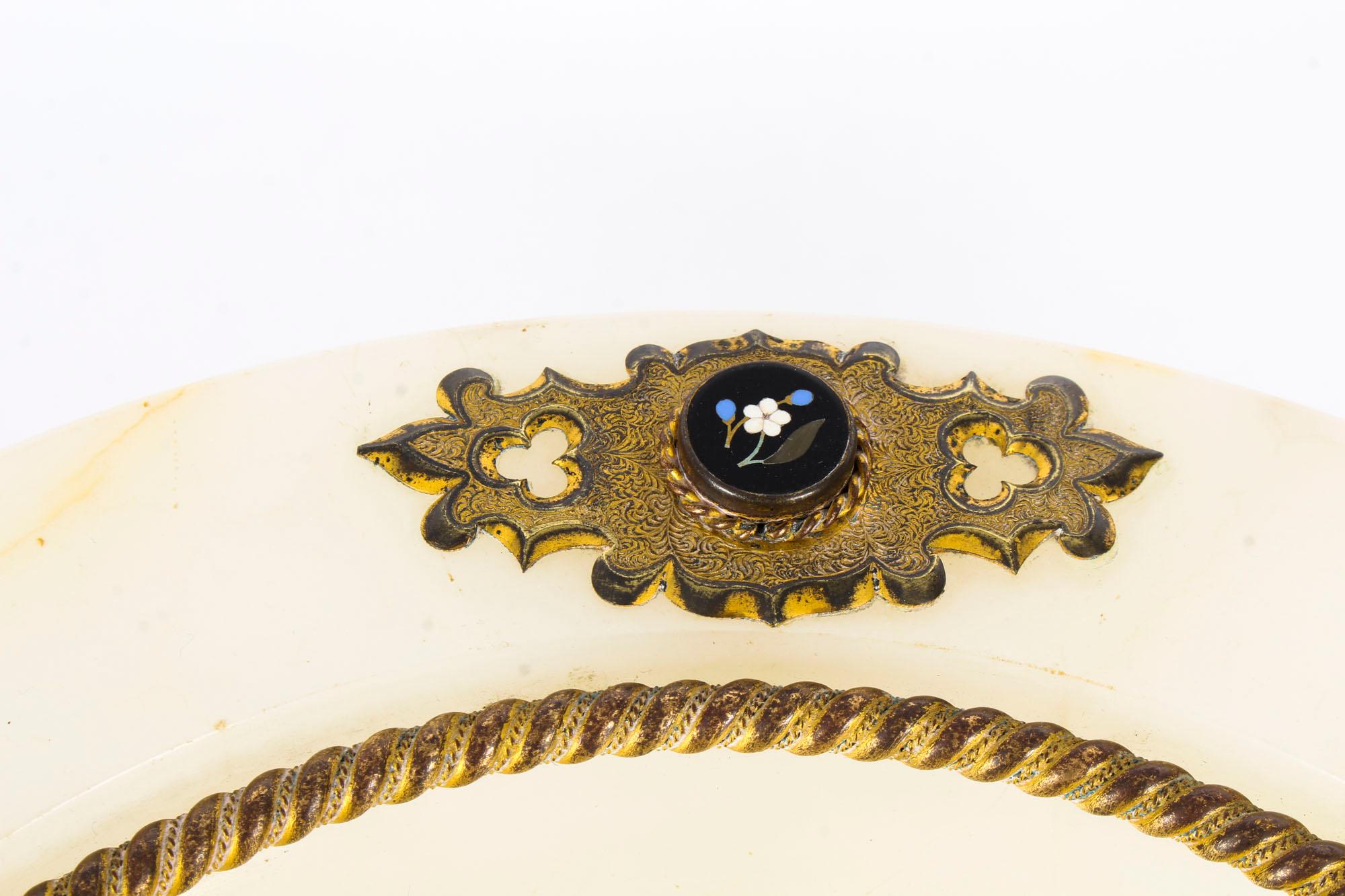 Ottone Piatto da portata italiano in pietra dura, ottone e alabastro, XIX secolo in vendita