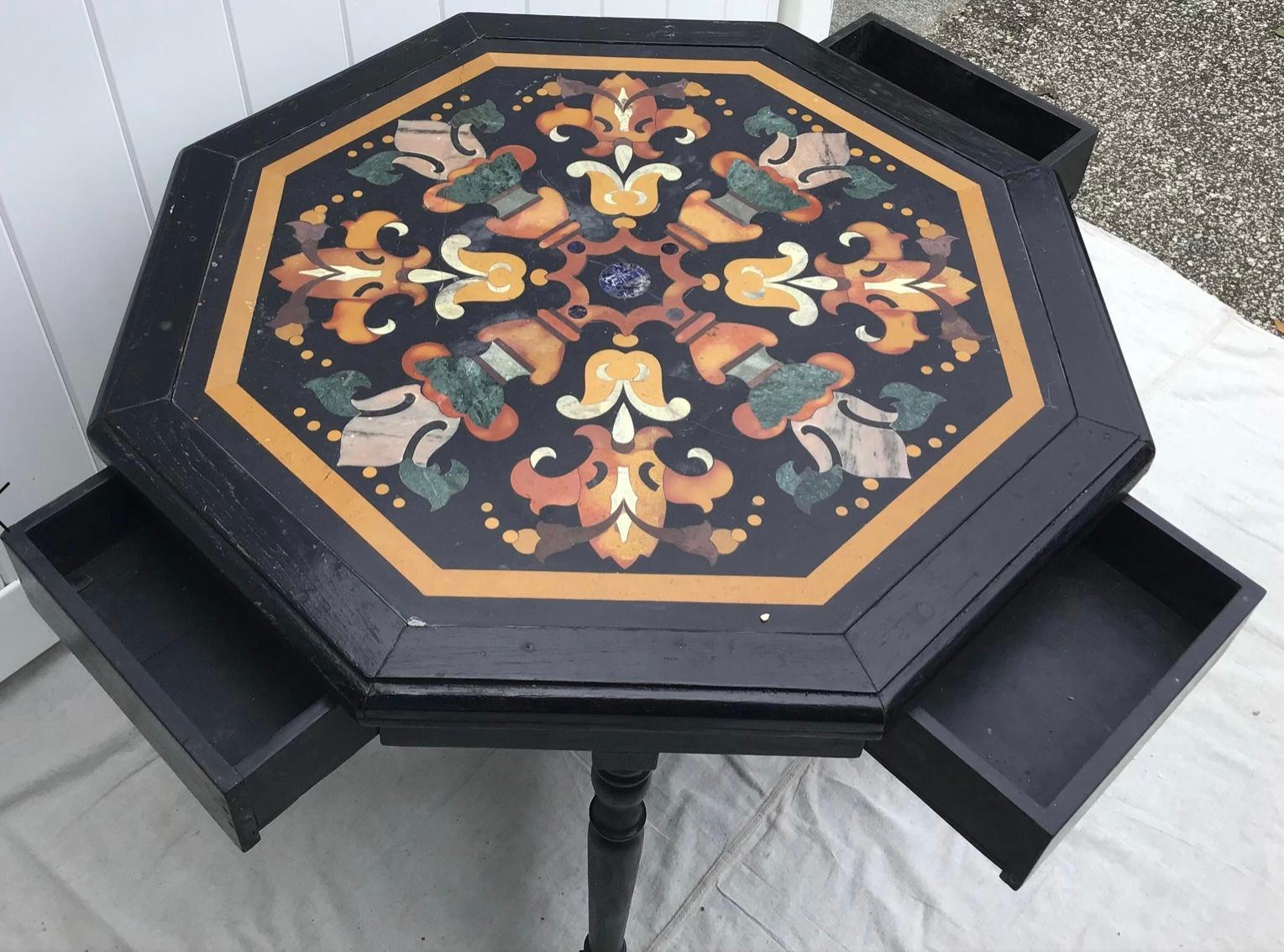 Style international Ancienne table centrale octogonale italienne Pietra Dura en vente