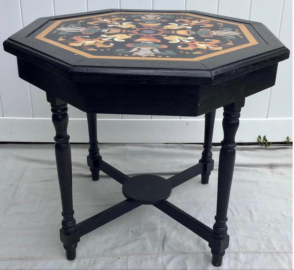 Ancienne table centrale octogonale italienne Pietra Dura en vente 1