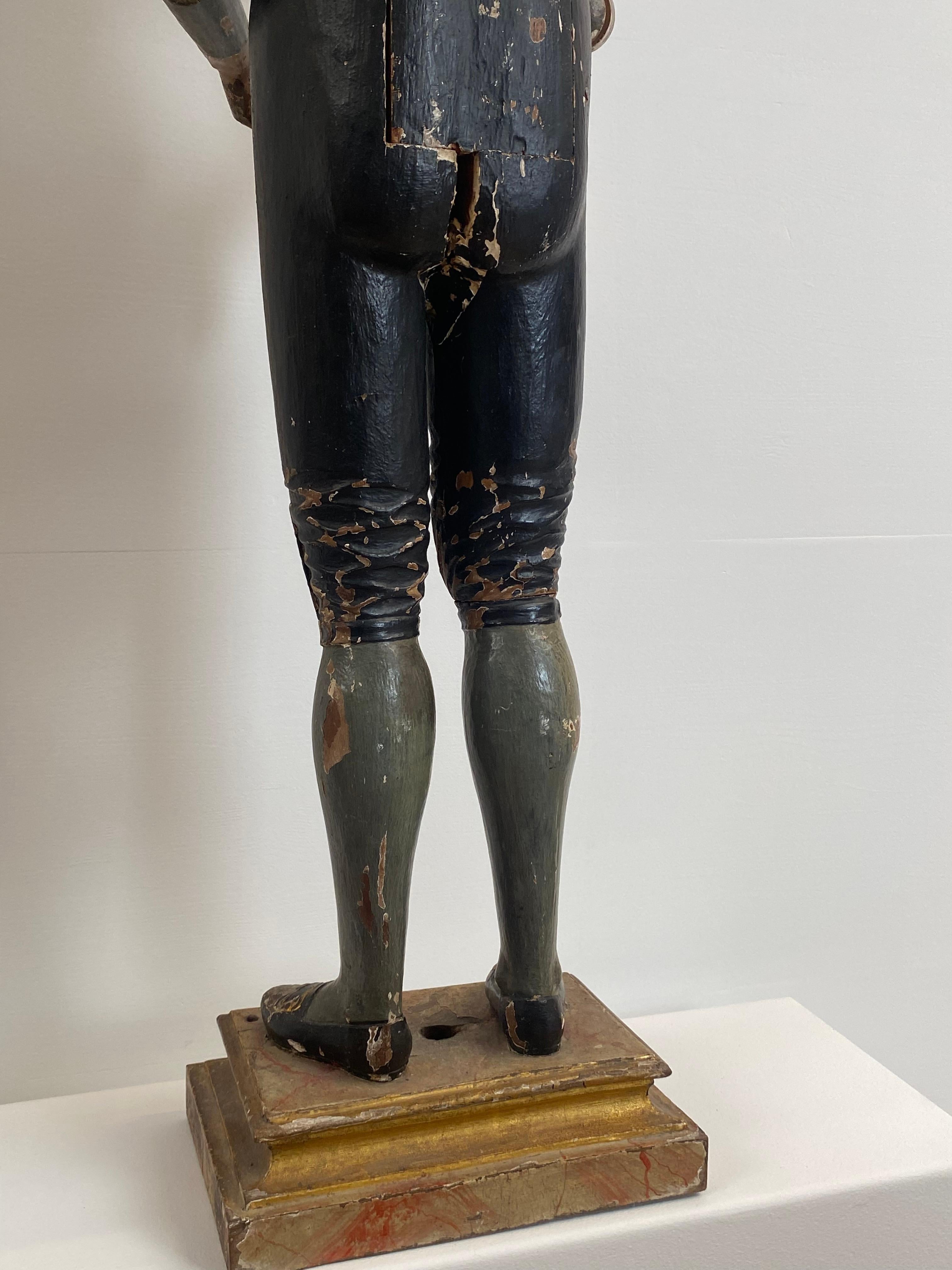 Ancienne figurine italienne polychromée sculptée à mannequins en vente 5