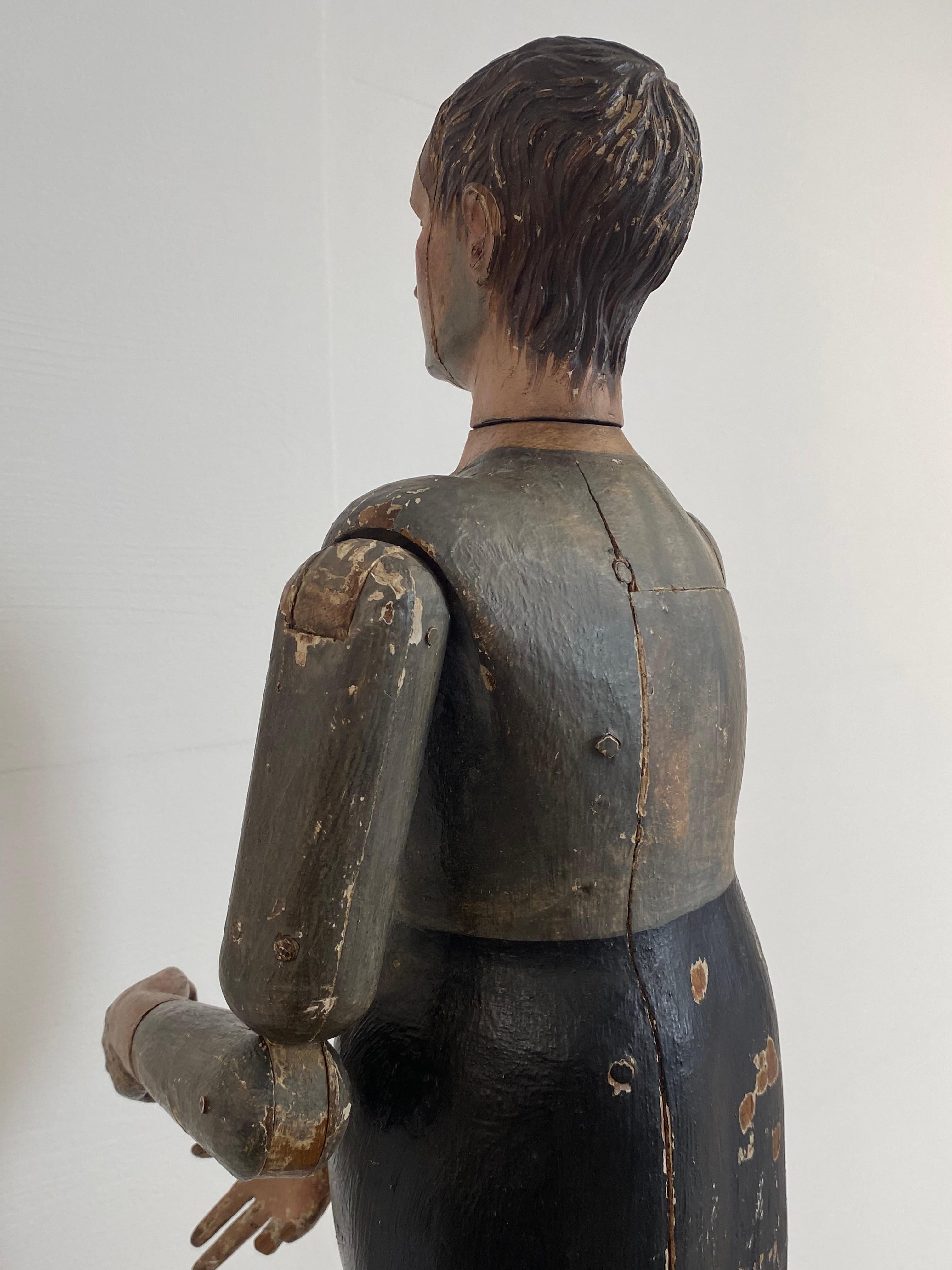 Ancienne figurine italienne polychromée sculptée à mannequins en vente 6