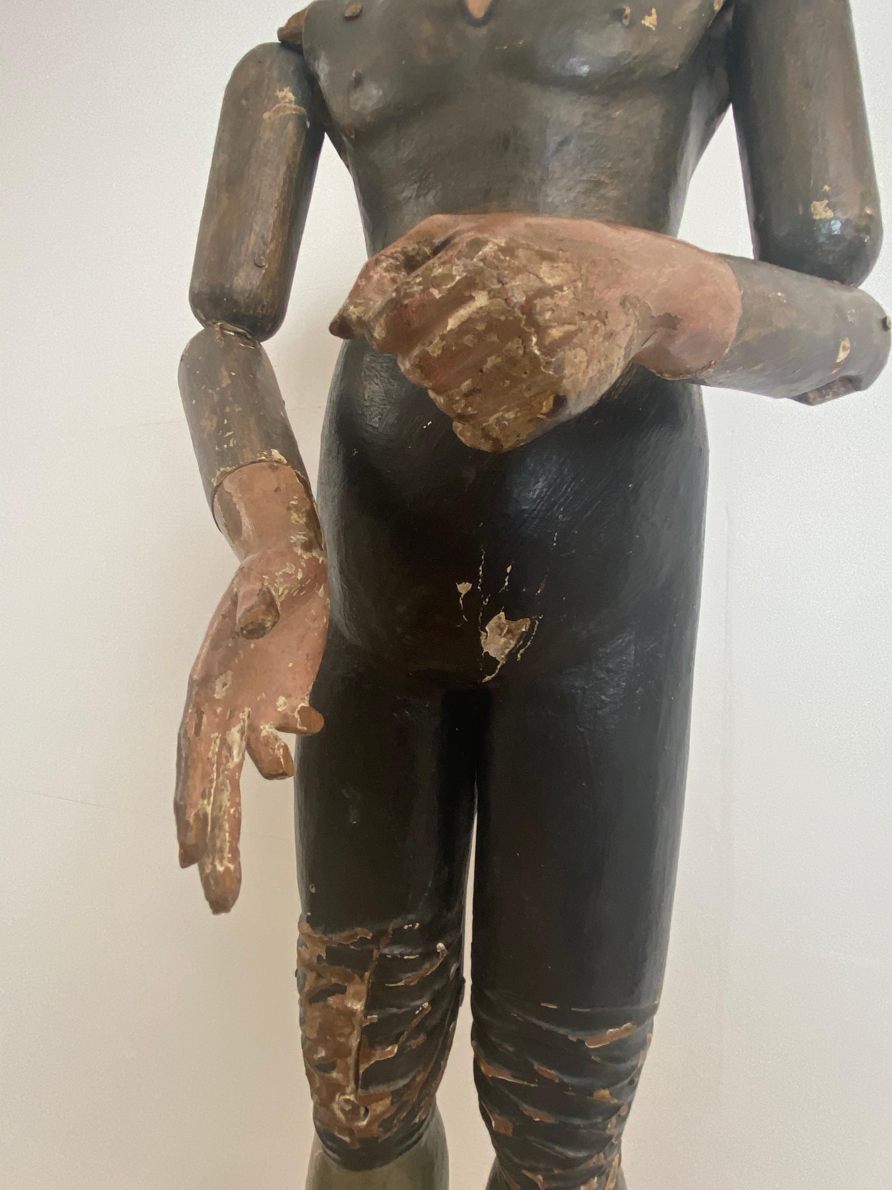 Ancienne figurine italienne polychromée sculptée à mannequins en vente 10