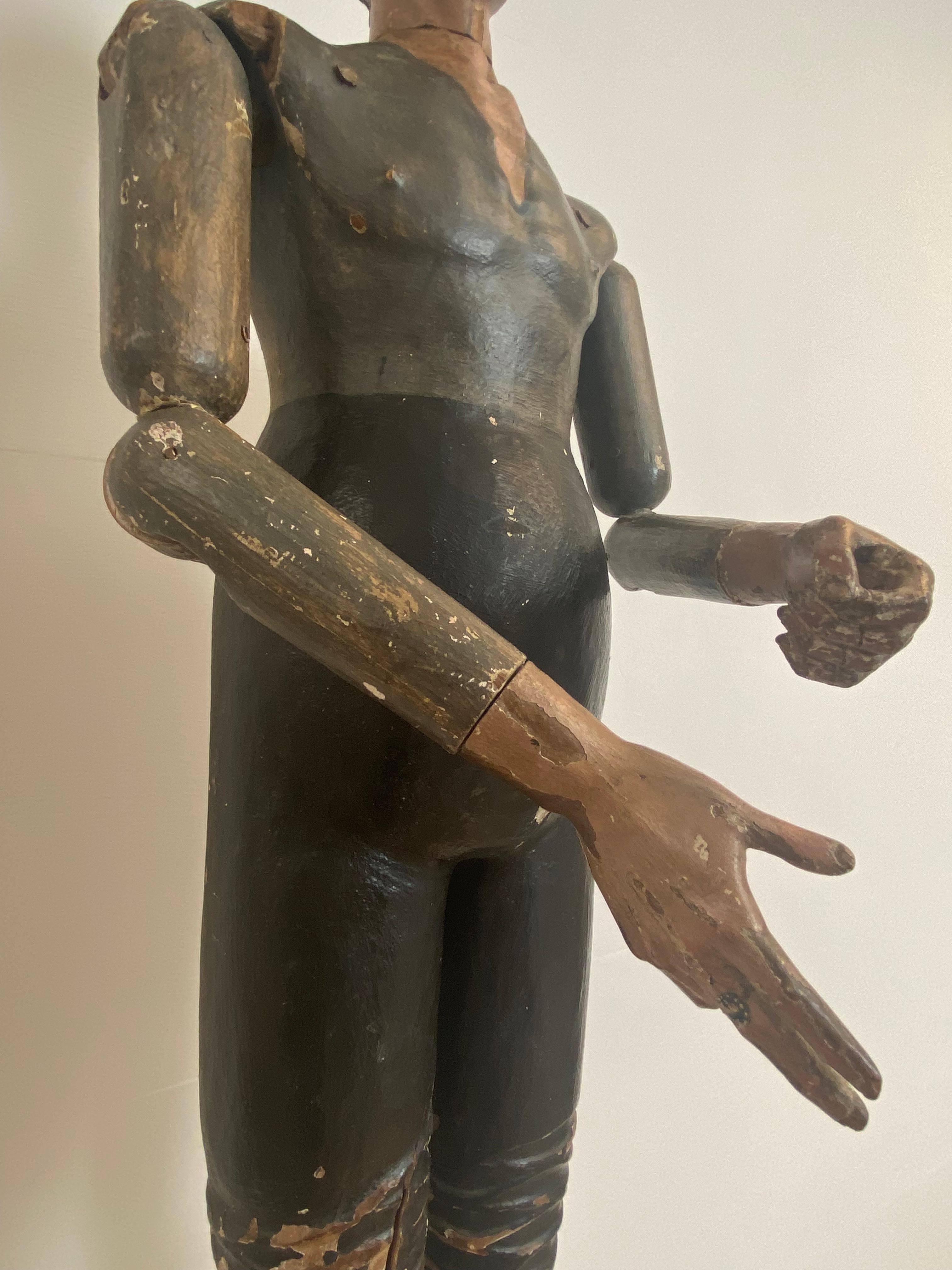 Ancienne figurine italienne polychromée sculptée à mannequins en vente 11