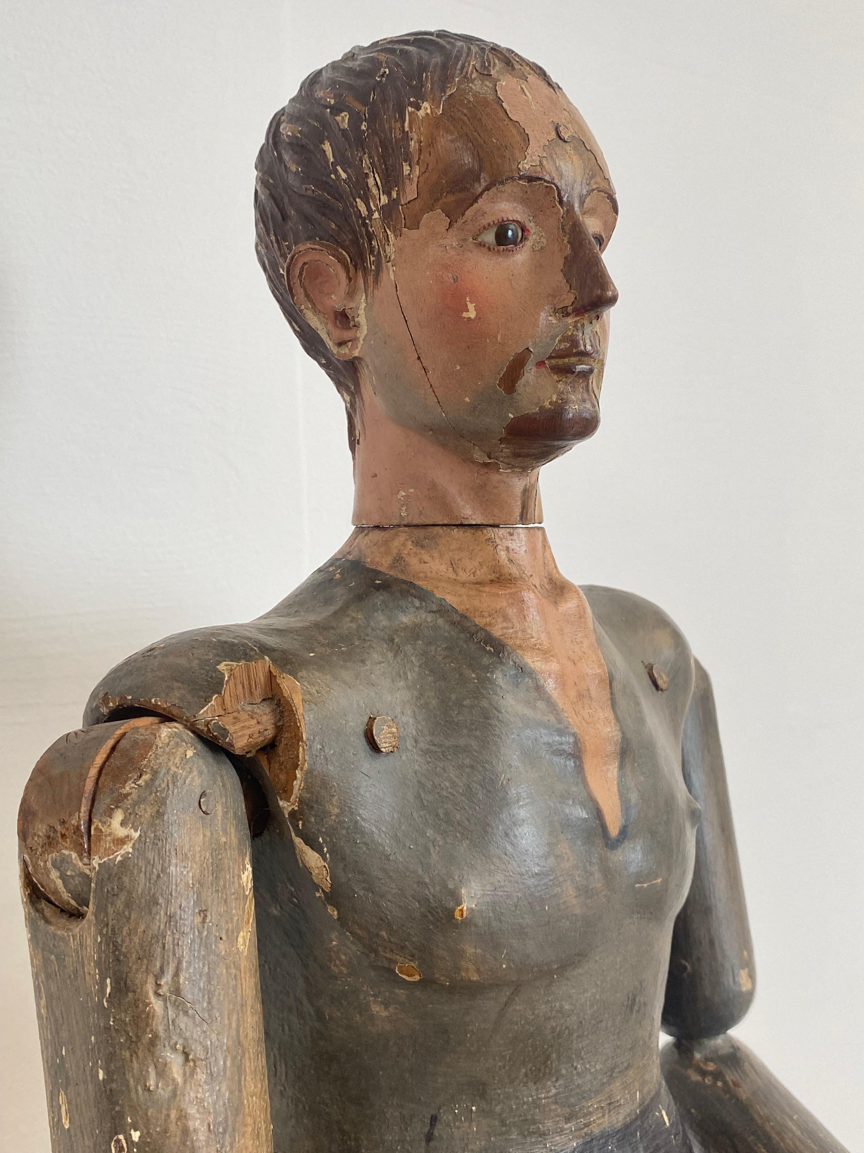 Ancienne figurine italienne polychromée sculptée à mannequins en vente 3