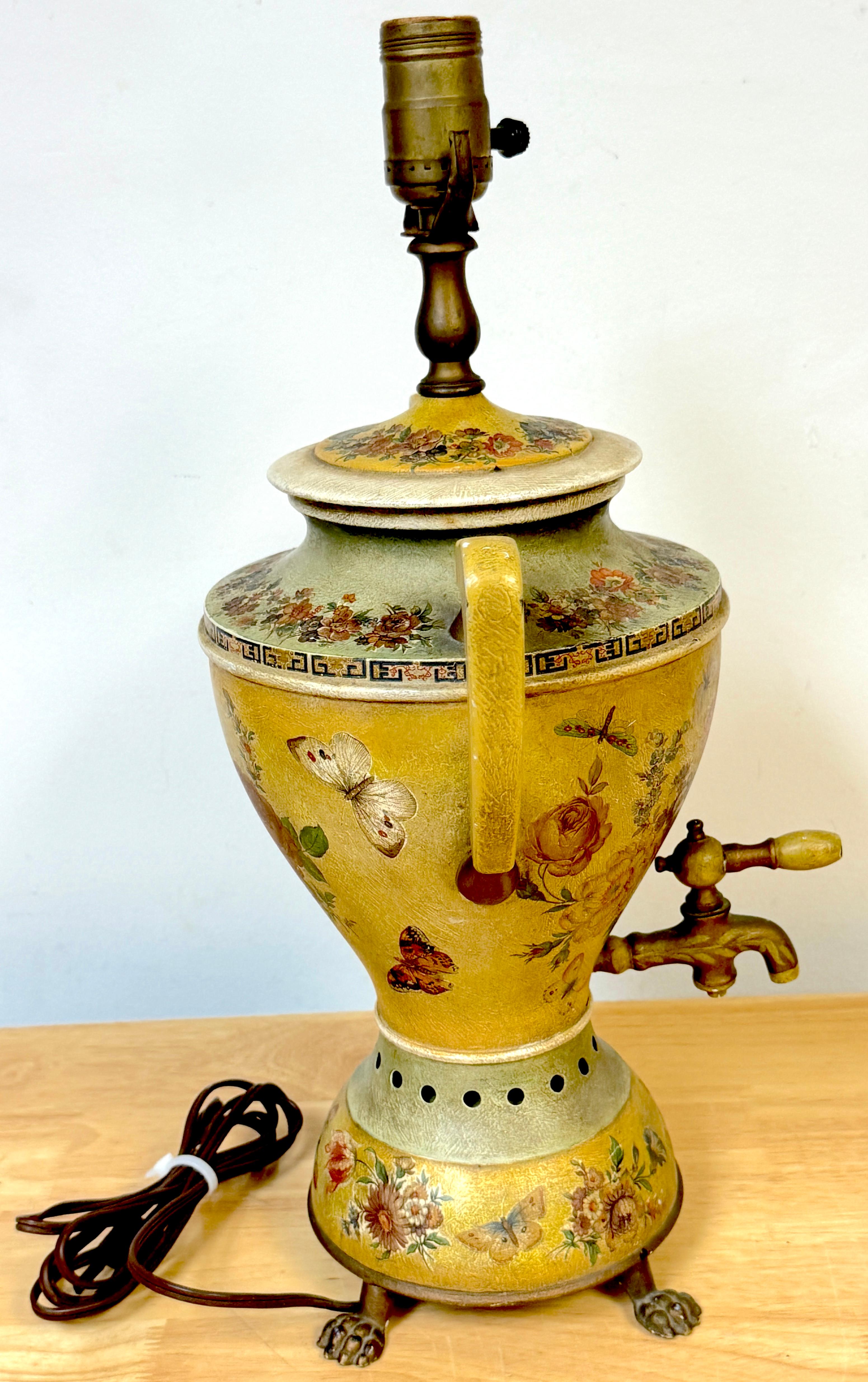 Antiker italienischer polychromierter Teesamowar, jetzt als Lampe im Zustand „Gut“ im Angebot in West Palm Beach, FL