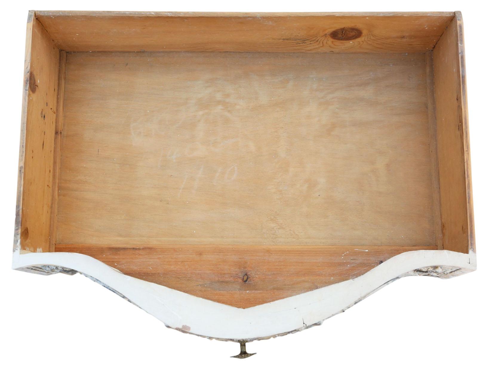 Legno Antica cassettiera a serpentina dipinta di qualità italiana, 1920 ca. in vendita