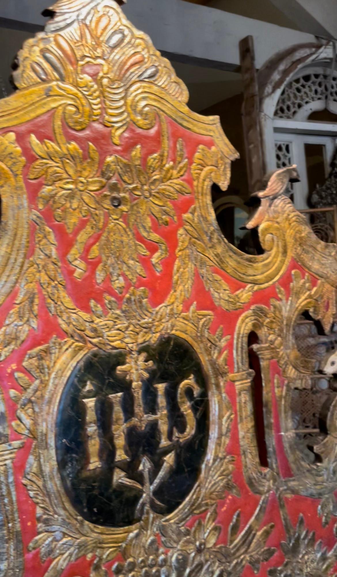 This incredibly unique antique Italian bed is lacquered in a back ground of red with carved gold leaf details in intricate patterns and, most notably, adorned with carvings that are hand painted depictions of animals.

The 18th century carved bed