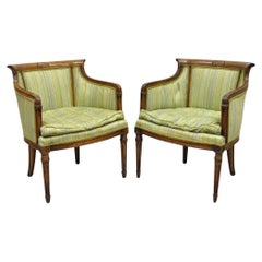 Antike italienische Regency Distressed geschnitzt Nussbaum Barrel zurück Club Chairs - Paar