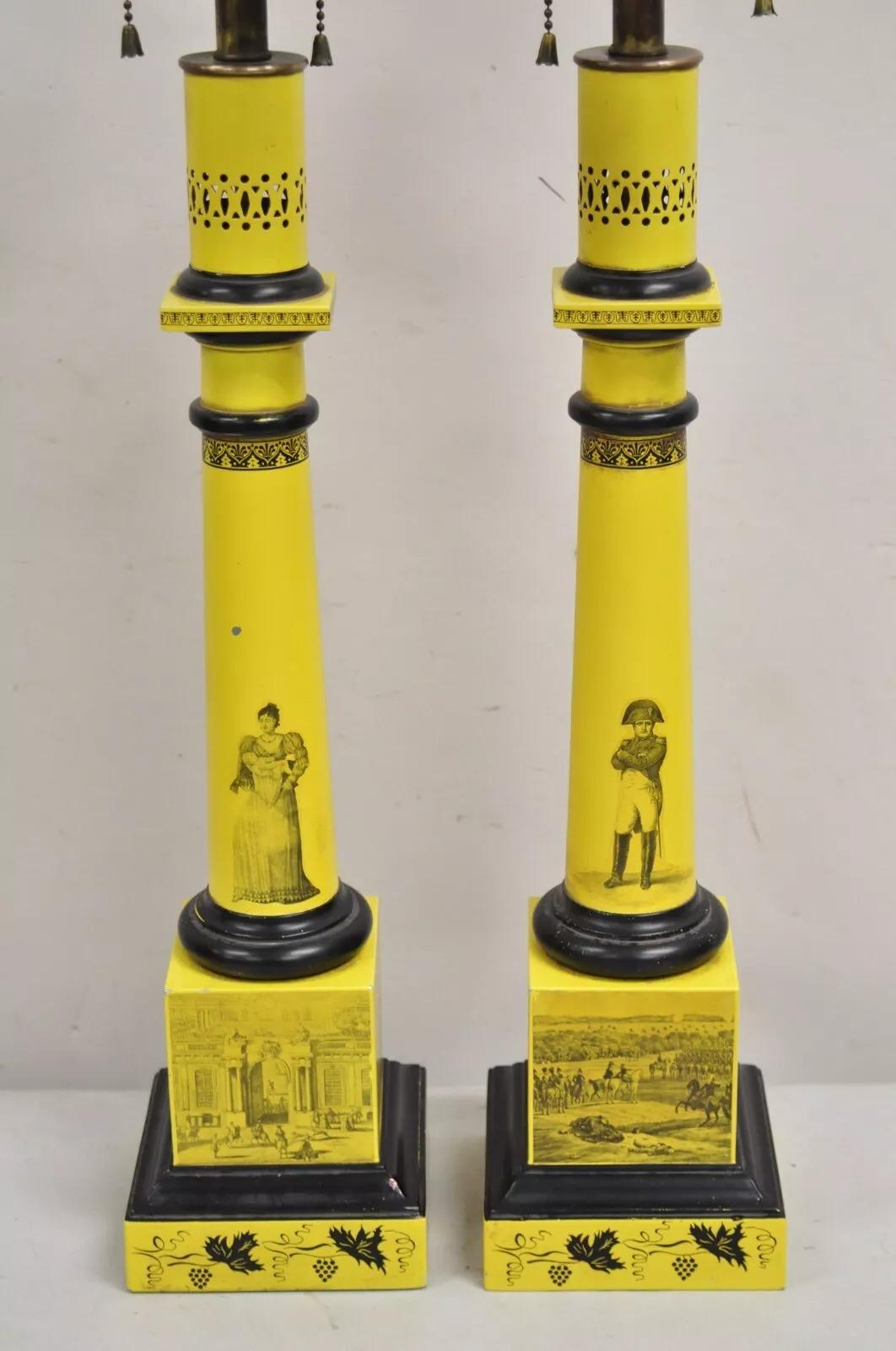 Hollywood Regency Ancienne paire de lampes de table à colonne en métal tole peinte en jaune de style Régence italienne en vente