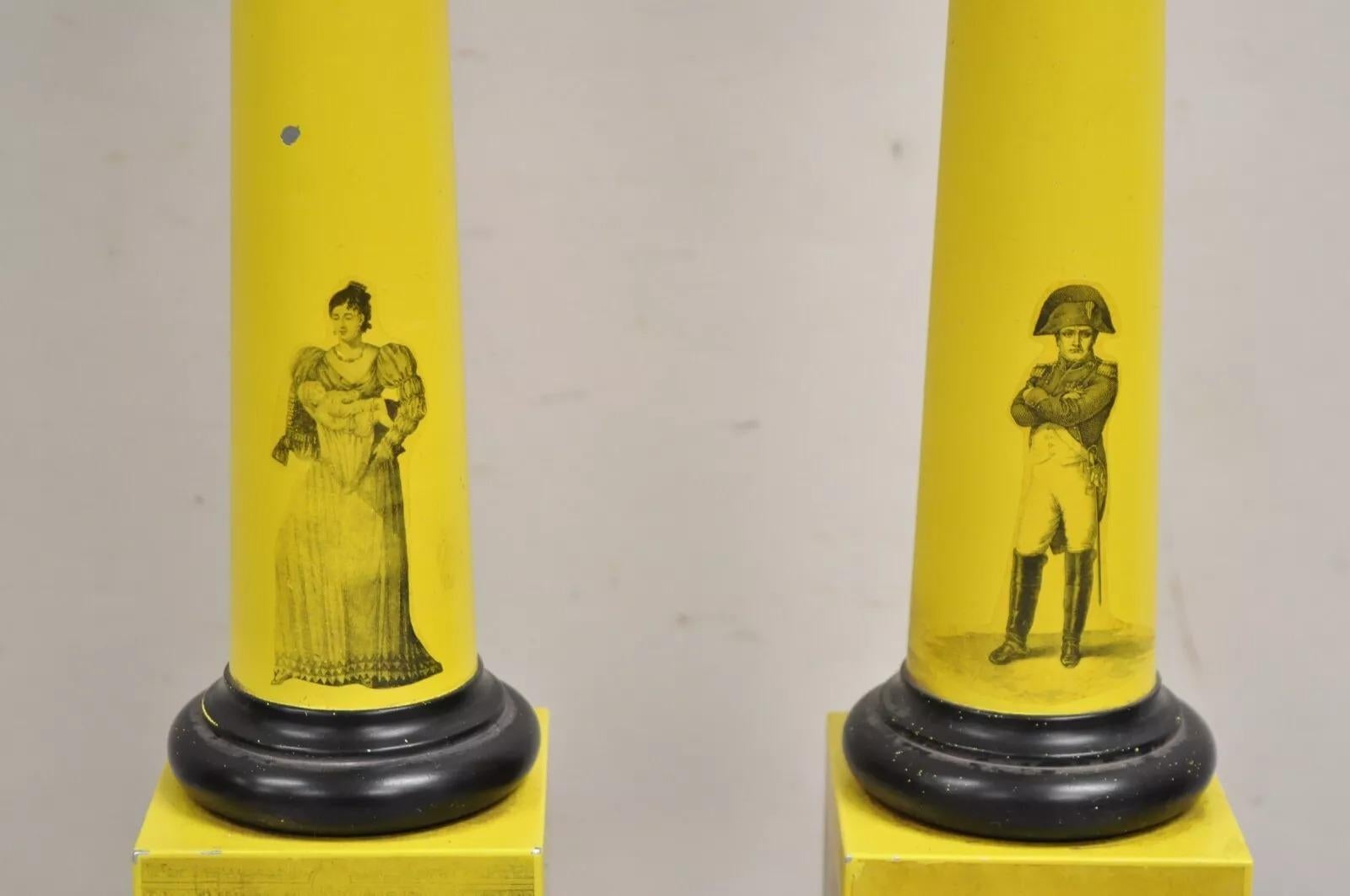 Inconnu Ancienne paire de lampes de table à colonne en métal tole peinte en jaune de style Régence italienne en vente