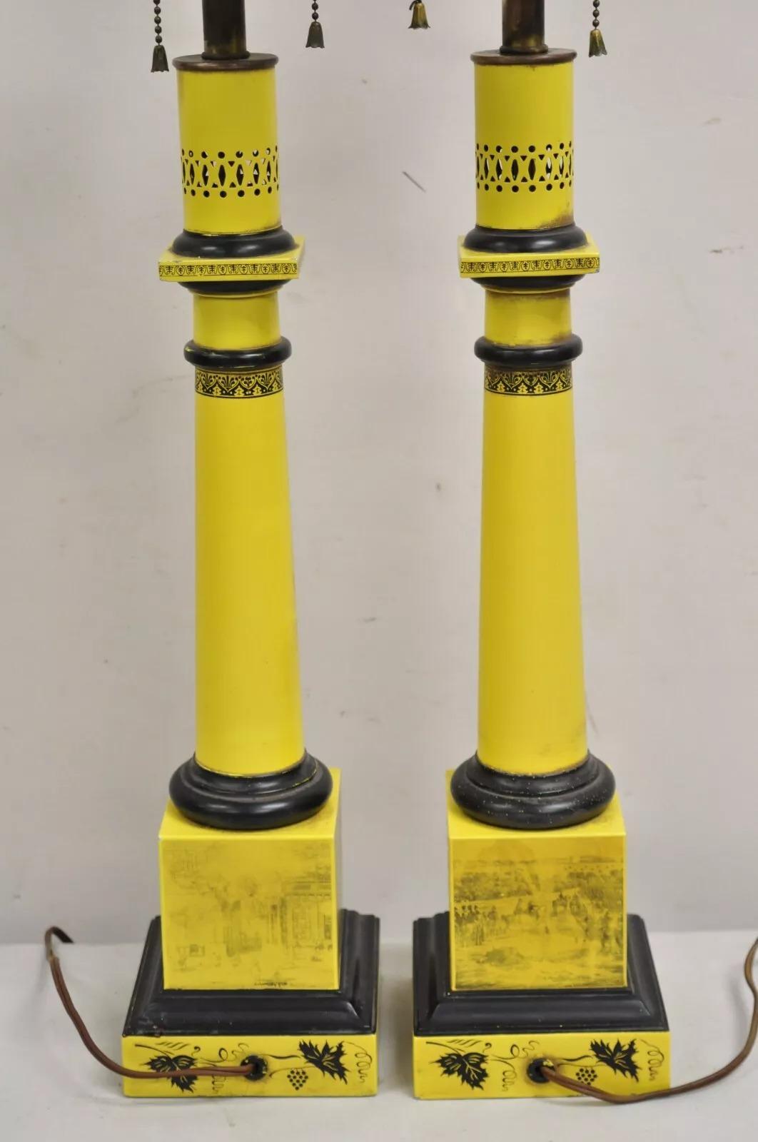 Ancienne paire de lampes de table à colonne en métal tole peinte en jaune de style Régence italienne en vente 2