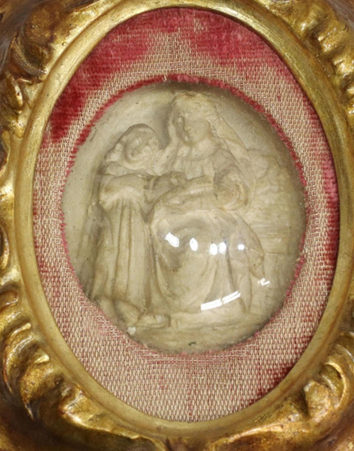 Antique Italian Religious Giltwood Reliquary Relief Carved Sculpture For Sale 9