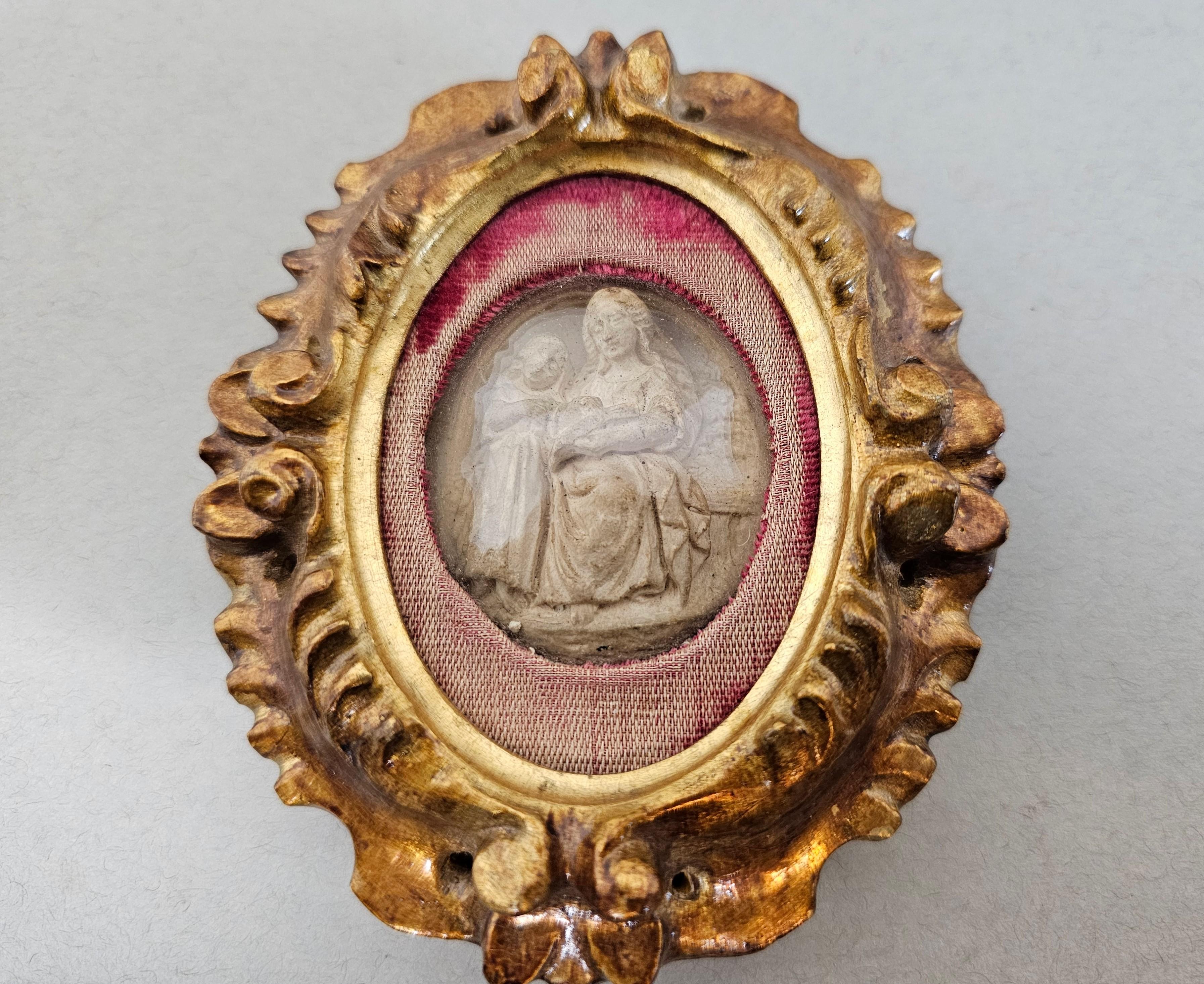 Antique Italian Religious Giltwood Reliquary Relief Carved Sculpture For Sale 11