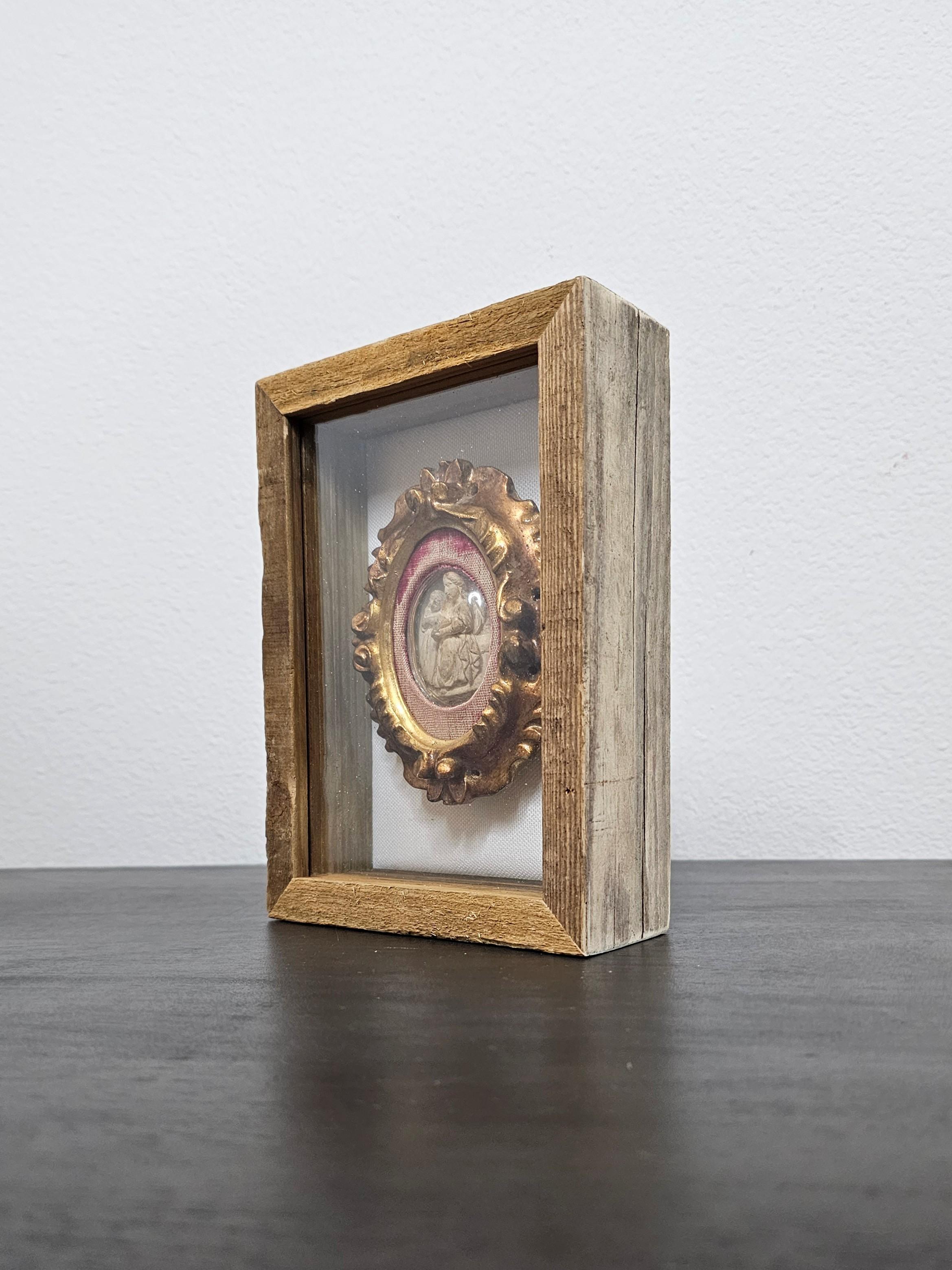 Antiguo Relicario religioso italiano de madera dorada Escultura tallada en relieve en Bueno estado para la venta en Forney, TX
