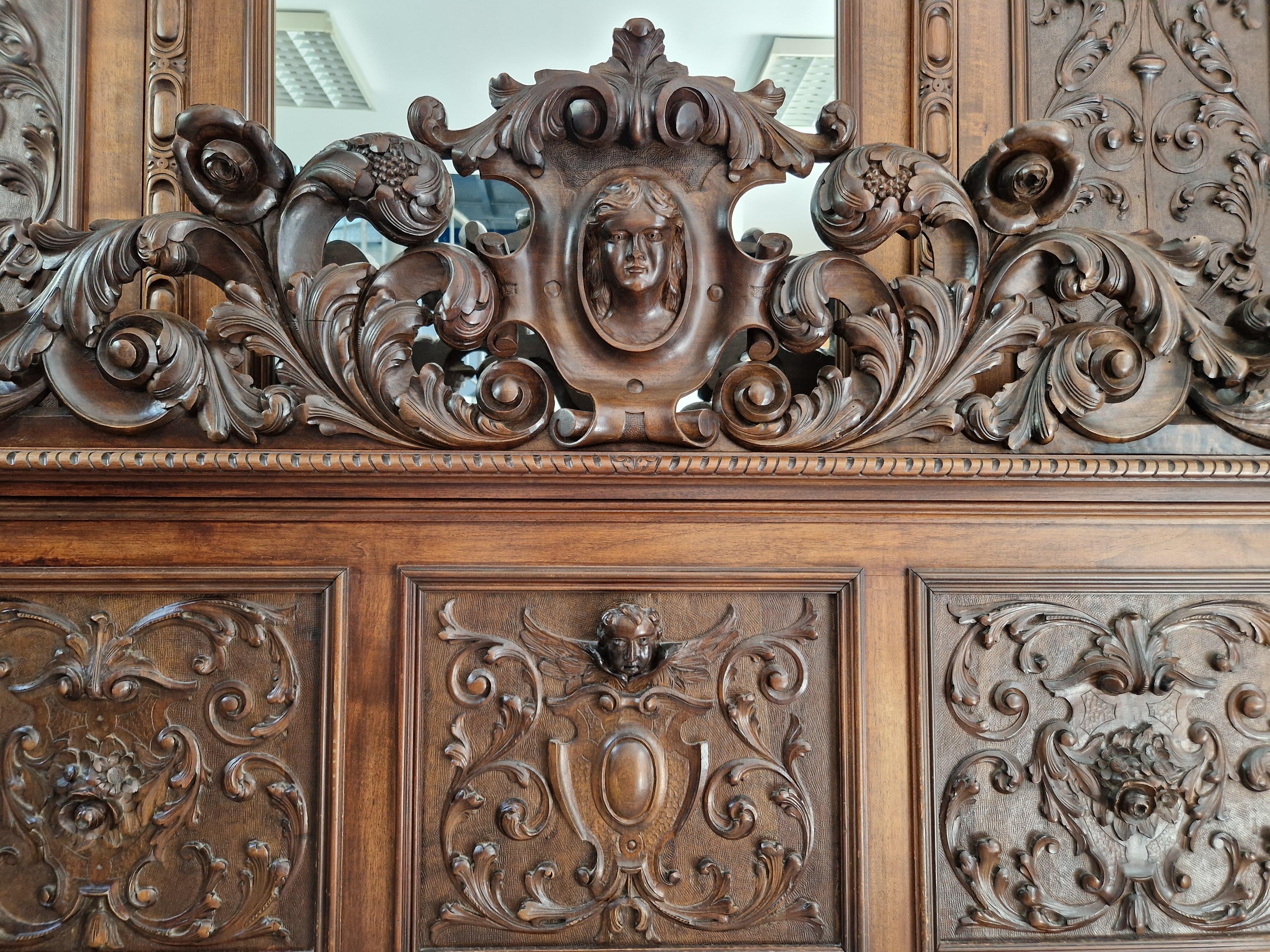 Ancien ensemble de chambre à coucher Bambocci de la Renaissance italienne avec lit king size en vente 4