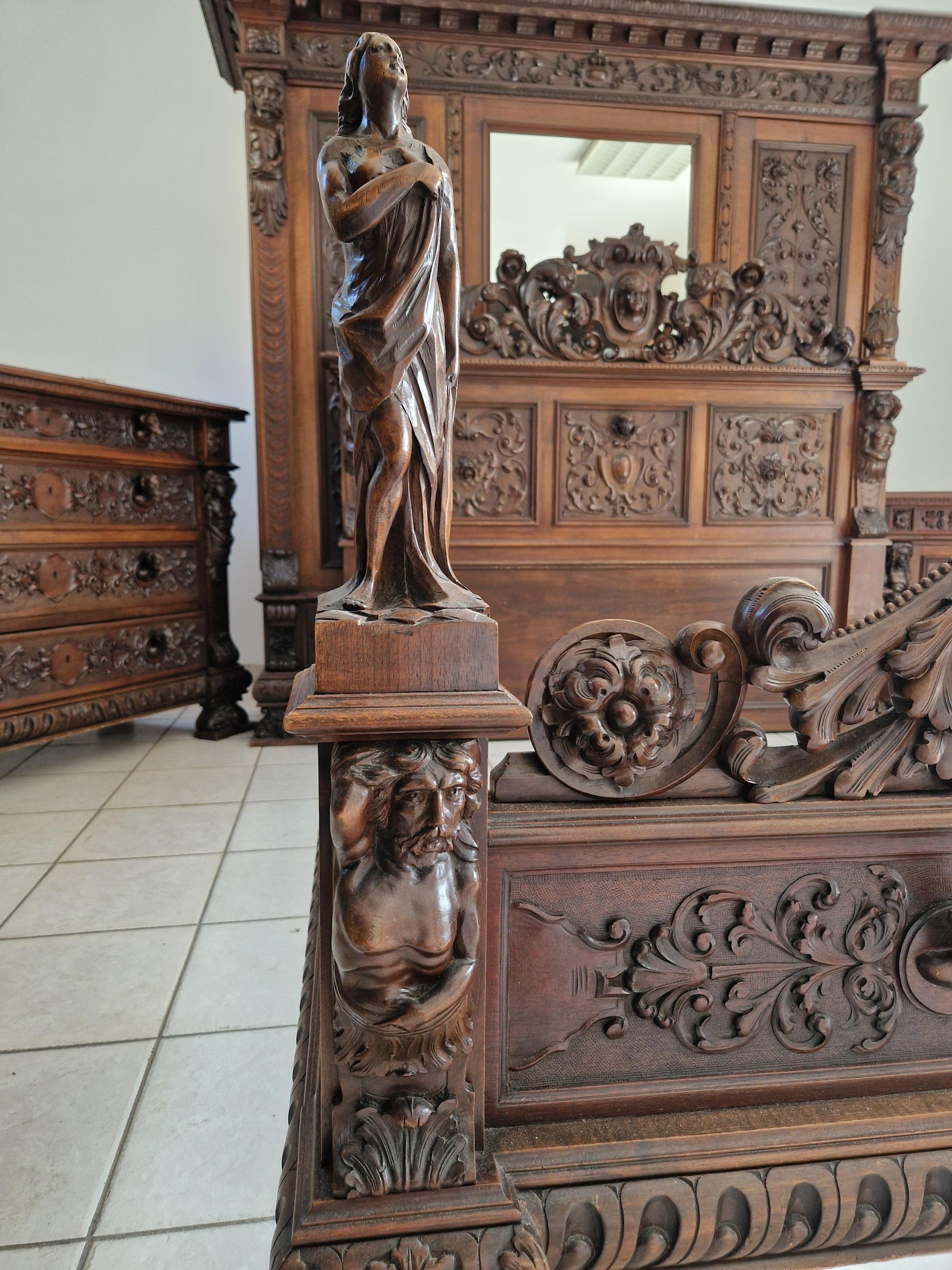 Ancien ensemble de chambre à coucher Bambocci de la Renaissance italienne avec lit king size en vente 7