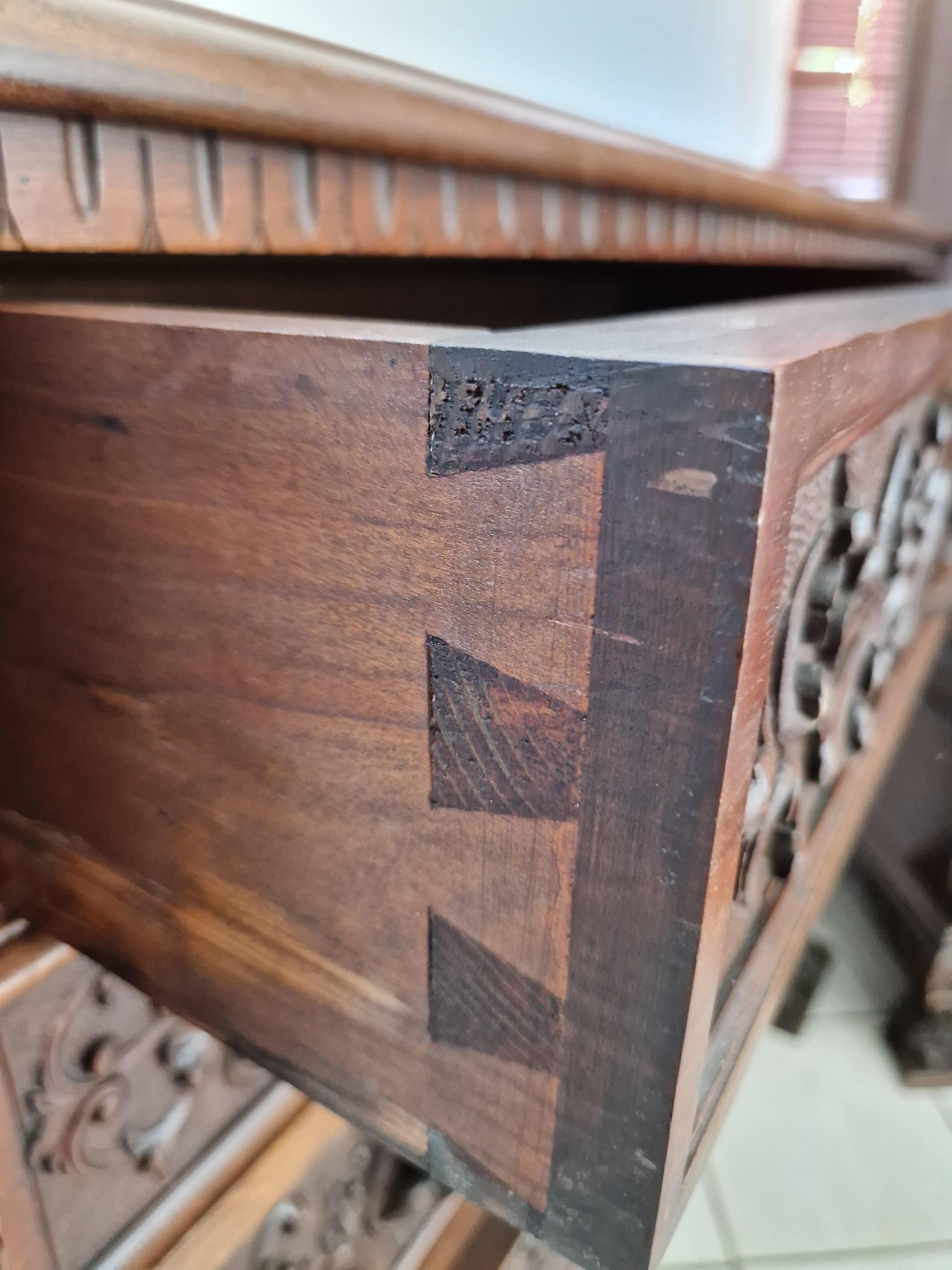 Ancien ensemble de chambre à coucher Bambocci de la Renaissance italienne avec lit king size en vente 9
