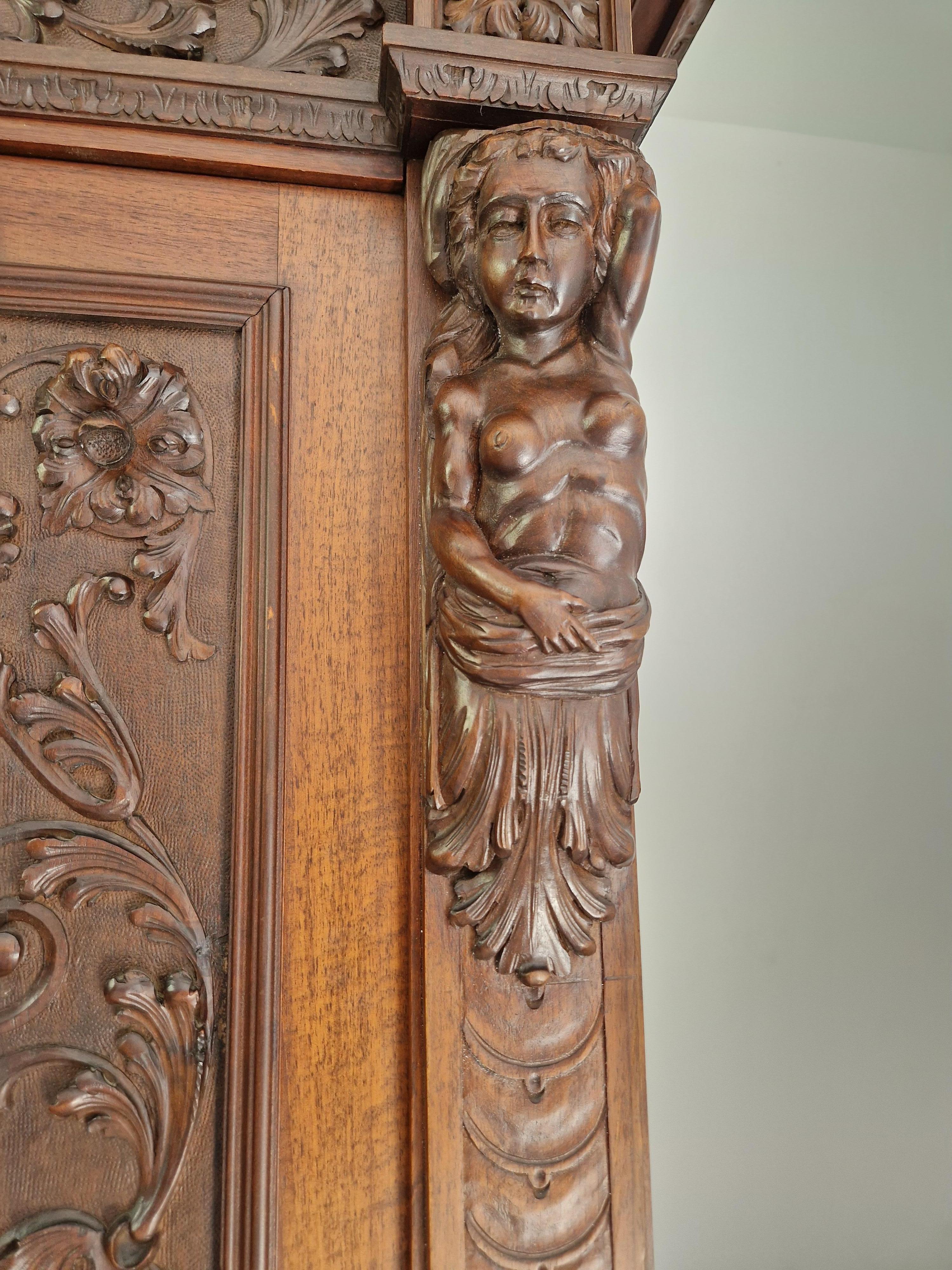 Sculpté à la main Ancien ensemble de chambre à coucher Bambocci de la Renaissance italienne avec lit king size en vente