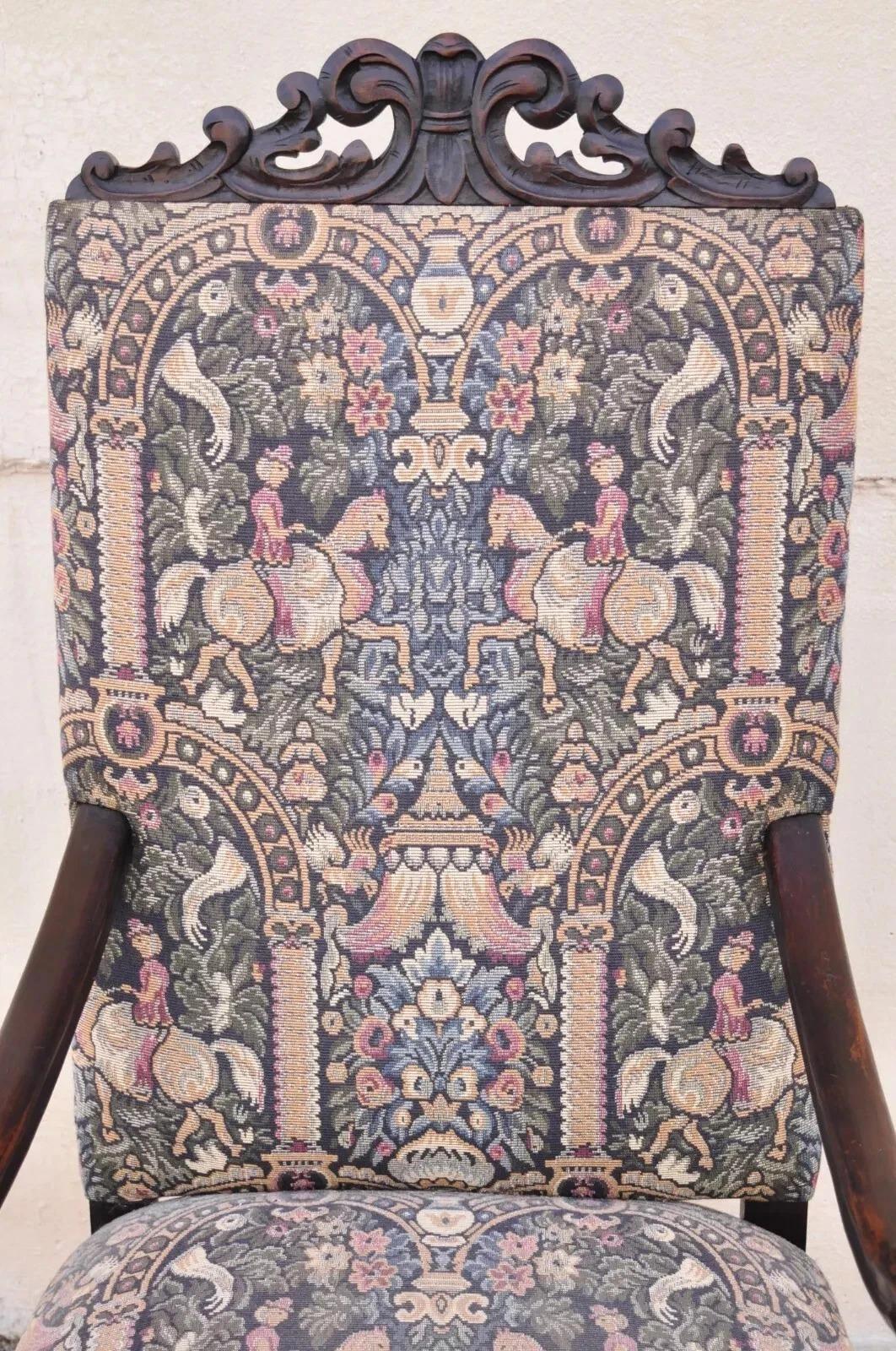 Inconnu Ancienne chaise à accoudoirs en noyer sculpté et tapisserie Renaissance baroque italienne en vente