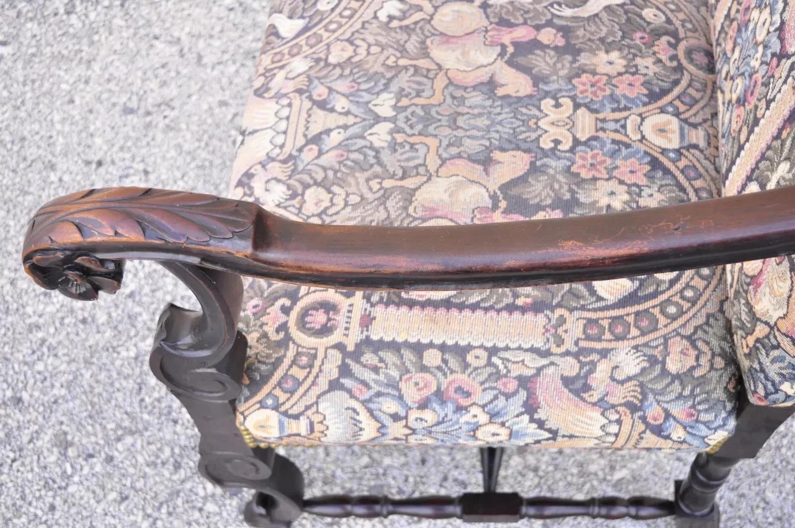 Ancienne chaise à accoudoirs en noyer sculpté et tapisserie Renaissance baroque italienne en vente 3