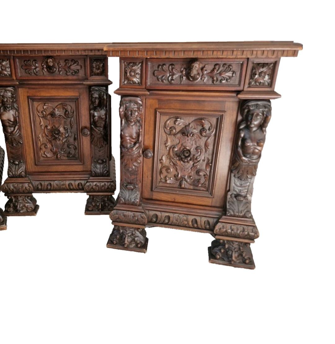 Antiquities Italian Renaissance Bedroom Set 5 Pieces en vente 7