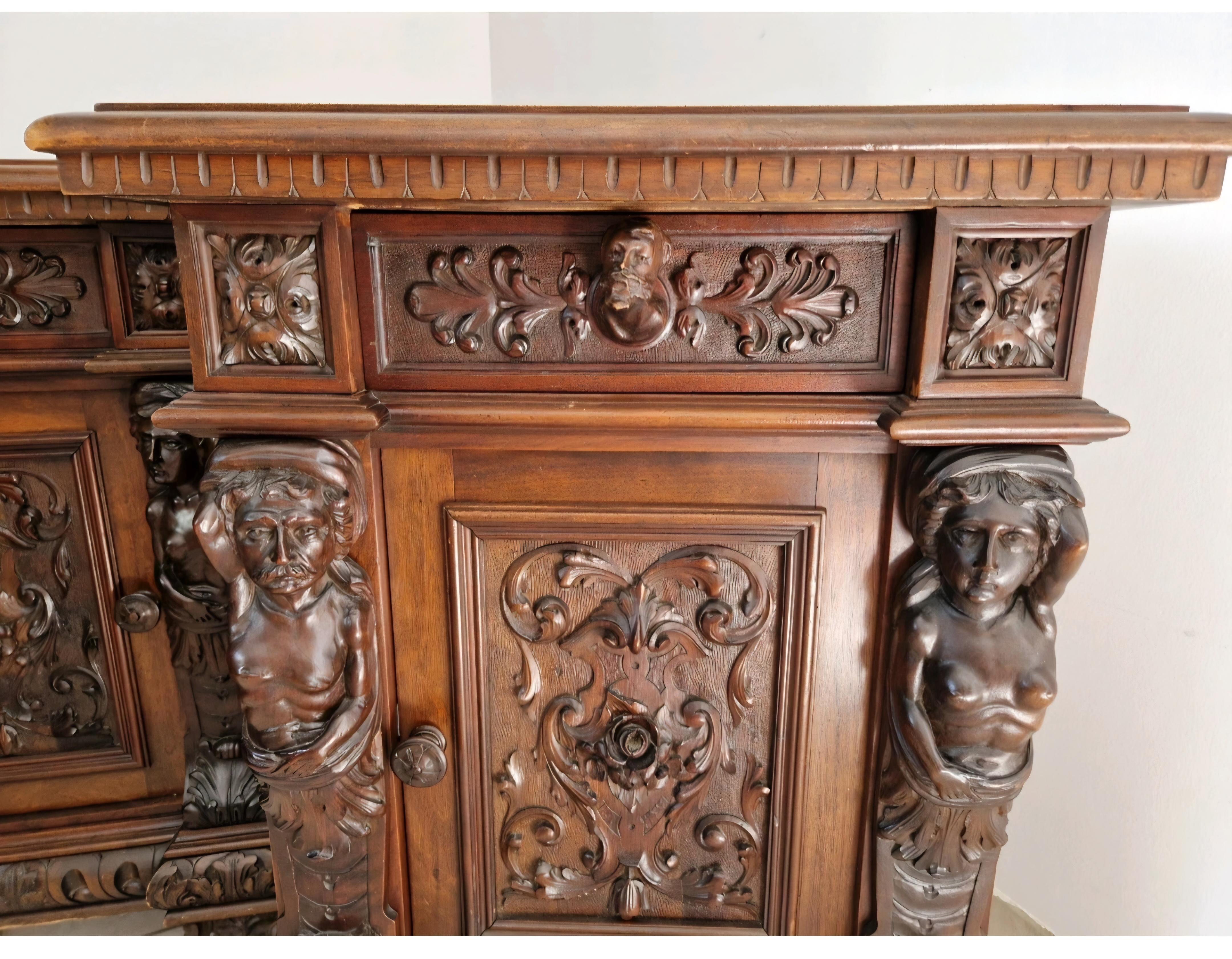 Antiquities Italian Renaissance Bedroom Set 5 Pieces en vente 8