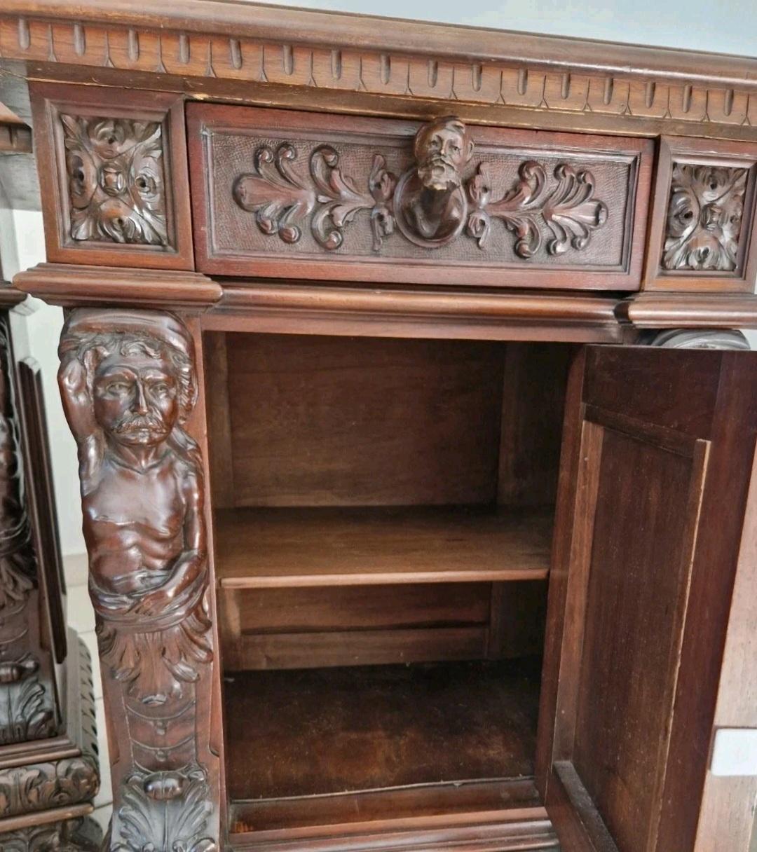 Antiquities Italian Renaissance Bedroom Set 5 Pieces en vente 9