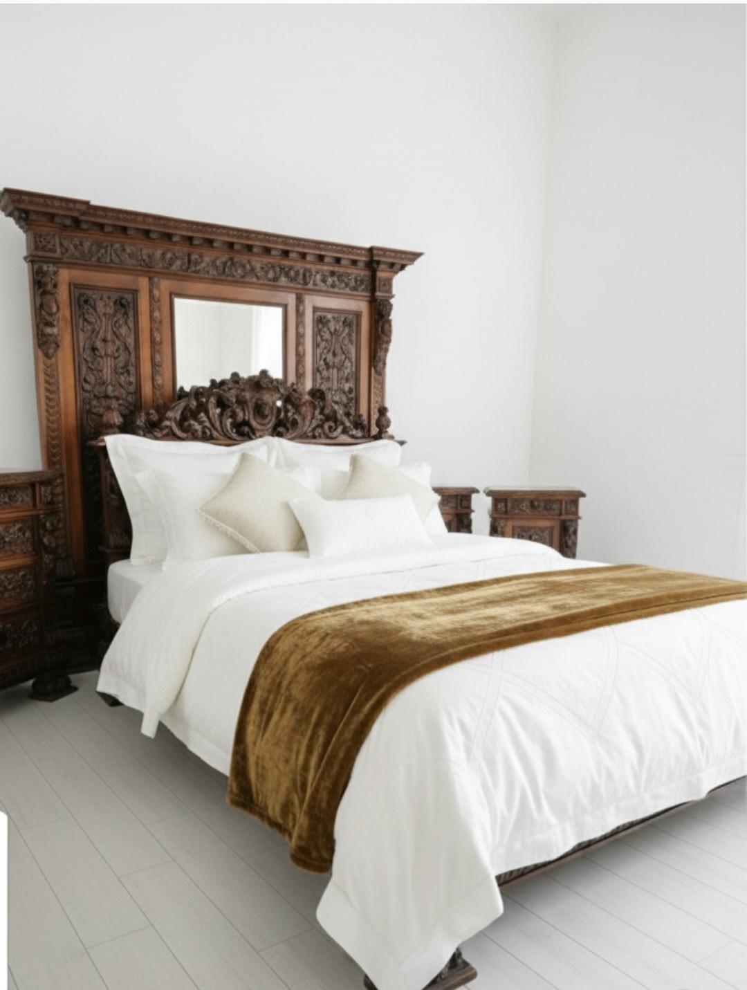 Antiquities Italian Renaissance Bedroom Set 5 Pieces en vente 12