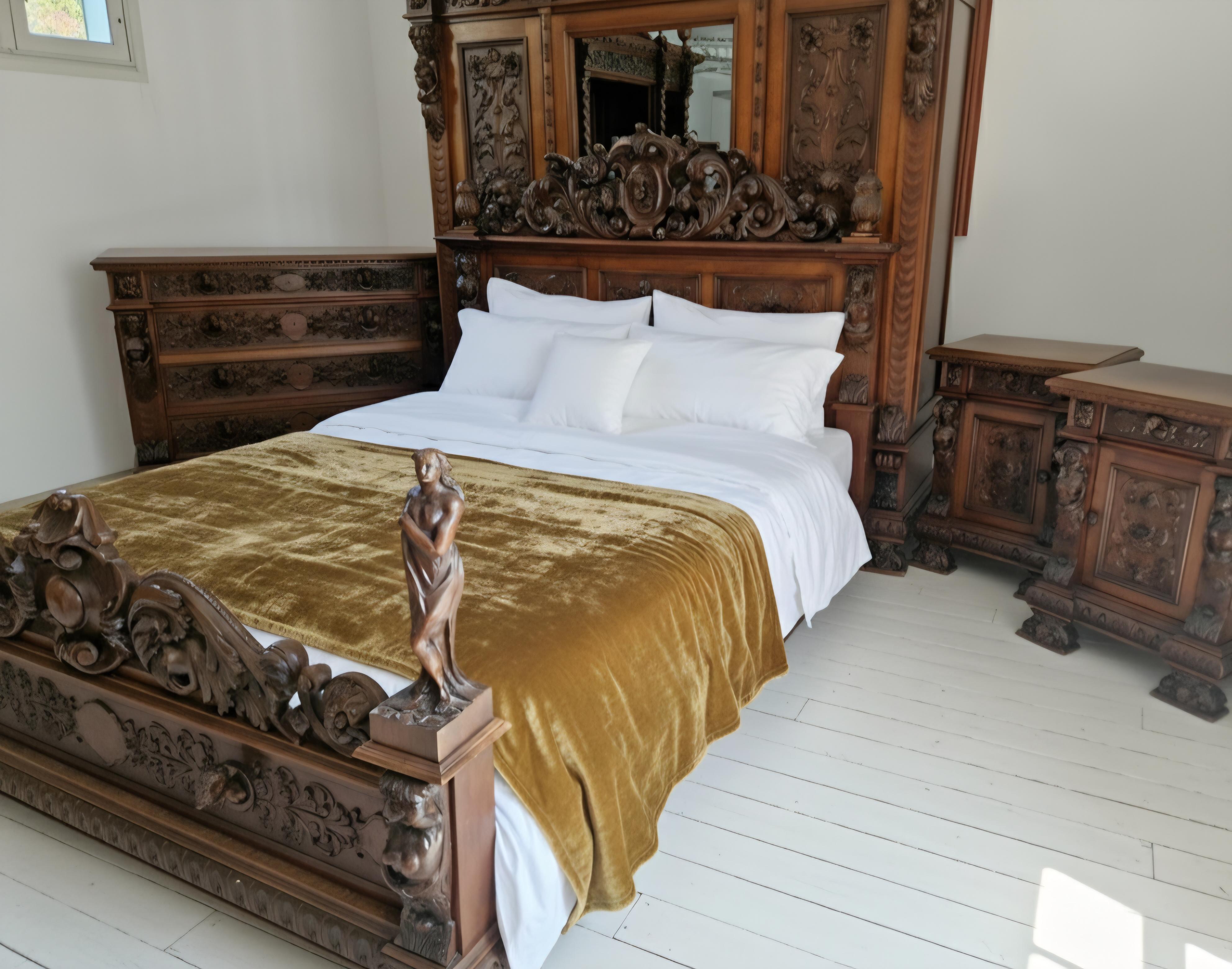 Sculpté à la main Antiquities Italian Renaissance Bedroom Set 5 Pieces en vente