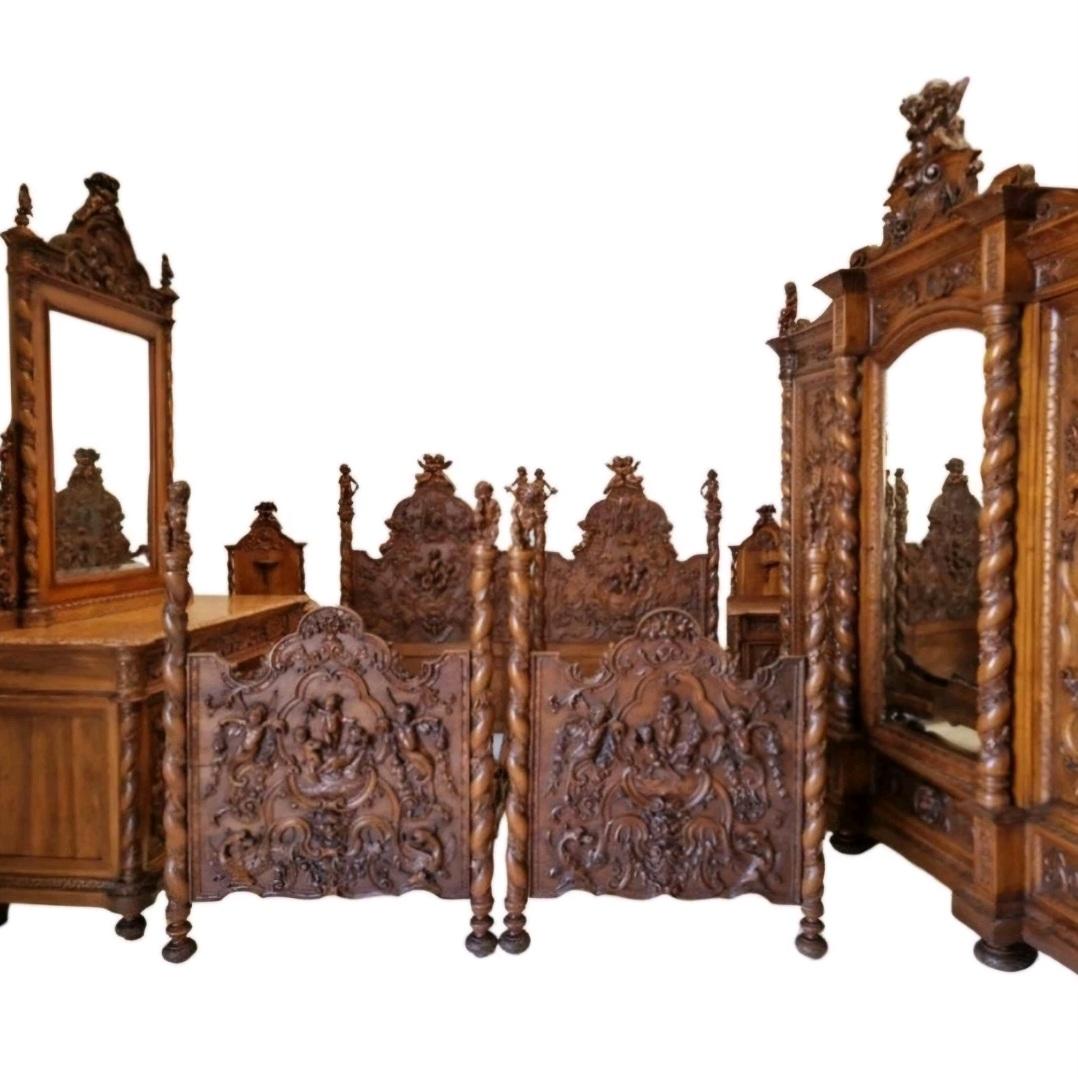 Ensemble de chambre à coucher antique de la Renaissance italienne Attr. Luigi Frullini en vente 10