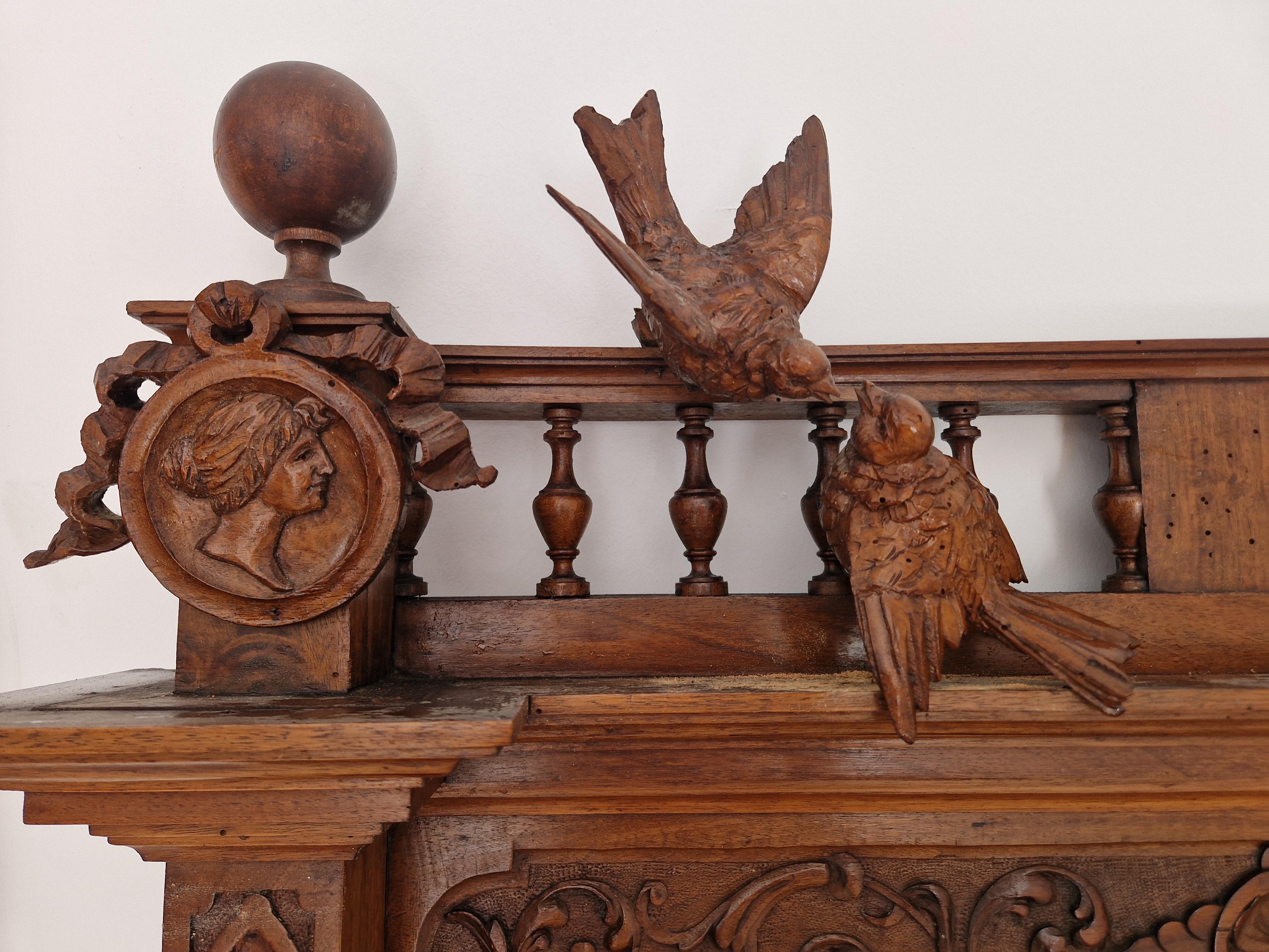 Antique Walnut Italian Renaissance Bedroom Set Hand Carved For Sale 4