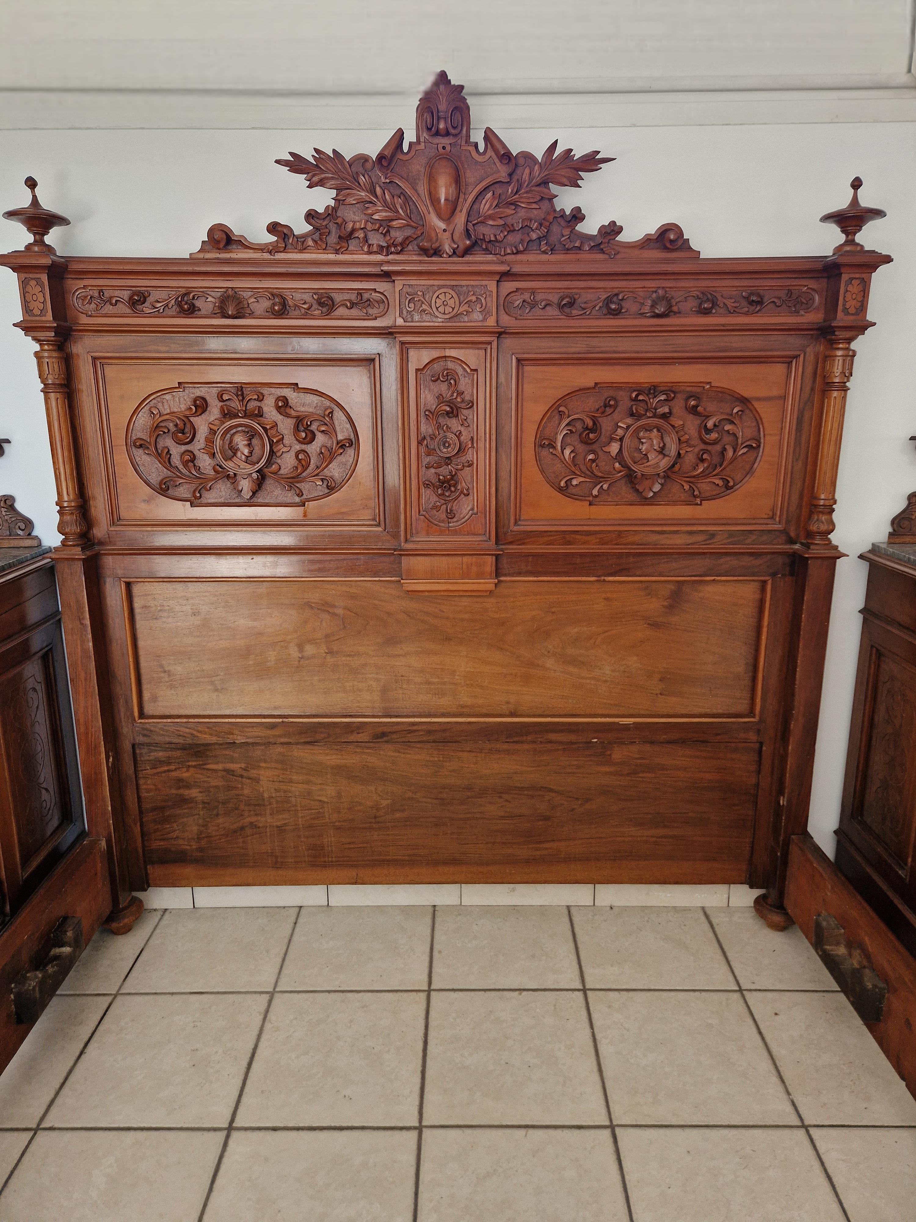 Antique Walnut Italian Renaissance Bedroom Set Hand Carved In Good Condition For Sale In Buxton, GB