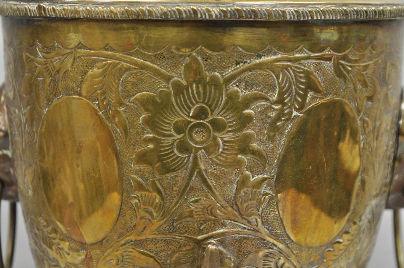 Antike italienische Renaissance Messing Blumen Repousse Löwen Samowar Getränkespender im Angebot 5