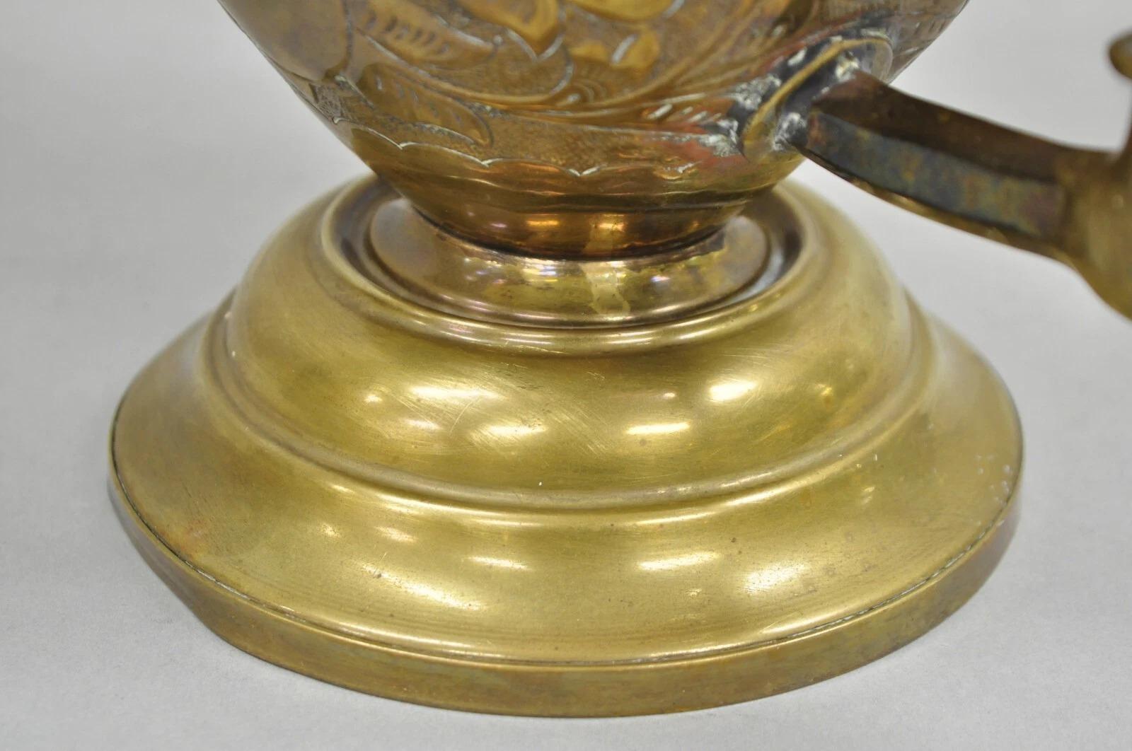 Antike italienische Renaissance Messing Blumen Repousse Löwen Samowar Getränkespender (20. Jahrhundert) im Angebot