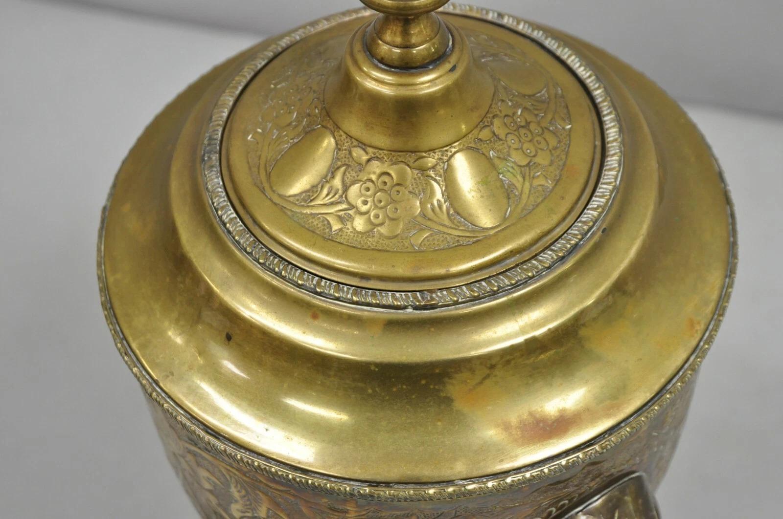 Antike italienische Renaissance Messing Blumen Repousse Löwen Samowar Getränkespender im Angebot 2